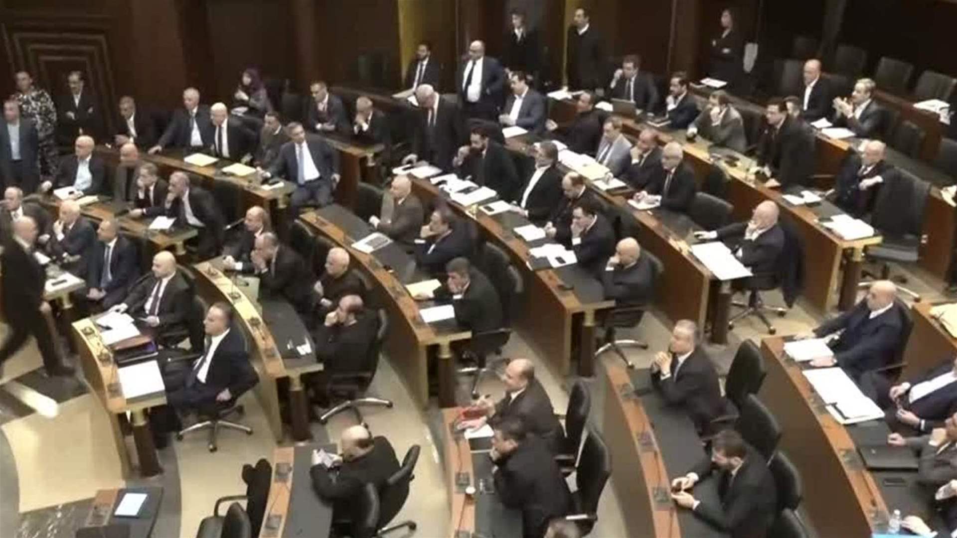 مع انطلاق جلسة الموازنة... سجال داخل مجلس النواب (فيديو)