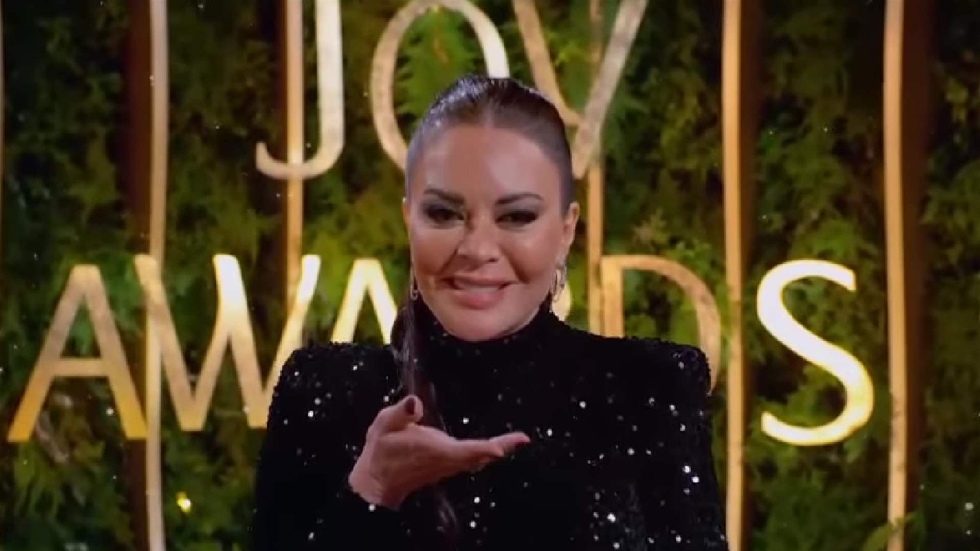 للمرّة الأولى وبفخر كبير... فيديو لكارمن لبس مع ابنها مروان