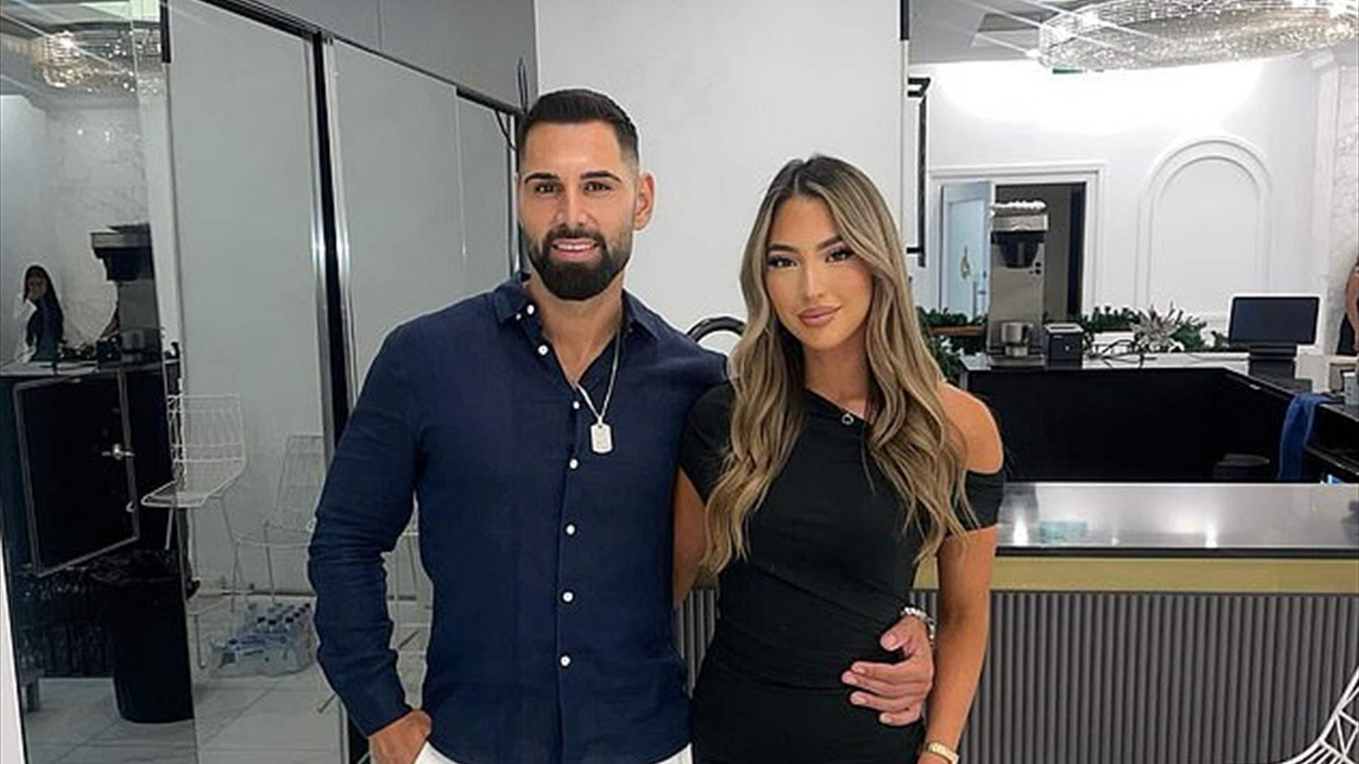 "التنورة قصيرة جدا ولا يمكنك الخروج بها"... مقطع فيديو لرجل أسترالي يثير الجدل! (فيديو)