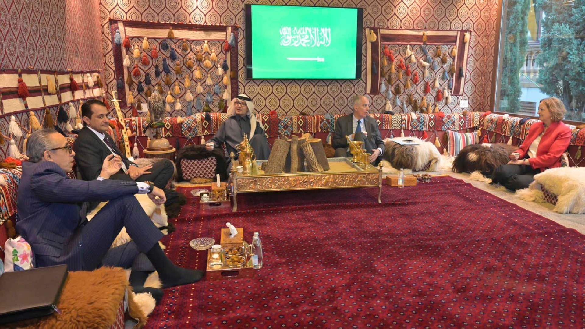 السفير السعودي استقبل سفراء اللجنة الخماسية