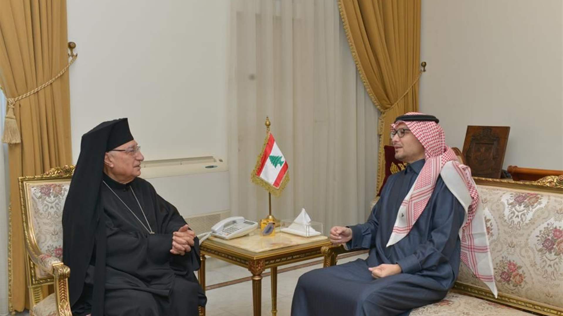 العبسي يطلع من البخاري على تحرك اللجنة الخماسية 