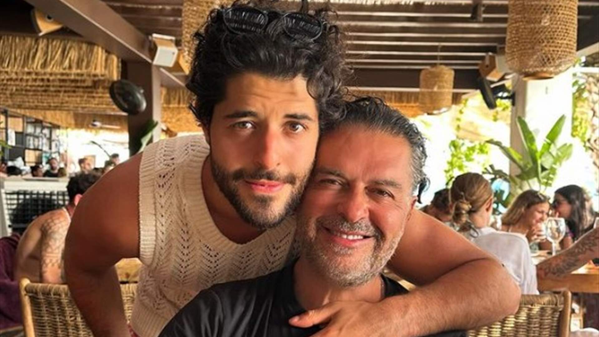 سعرها يفوق الربع مليون دولار أميركي... خالد راغب علامة يقود سيارة فارهة في إيطاليا (فيديو) 