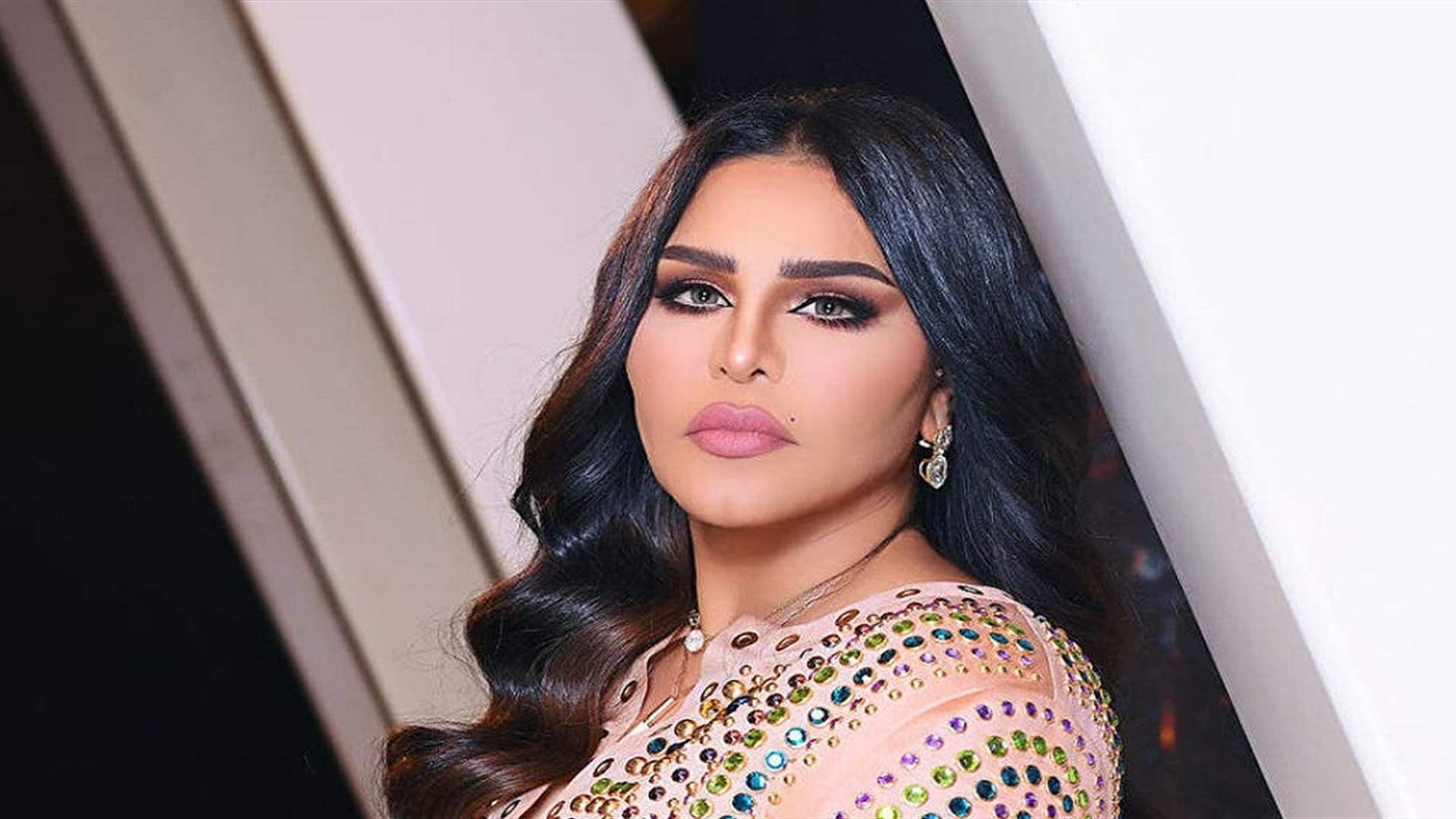 "يعني يقصدوني انا؟"... أحلام تنفي خبر تعرضها للسرقة في باريس: "انا في سويسرا من يومين"!
