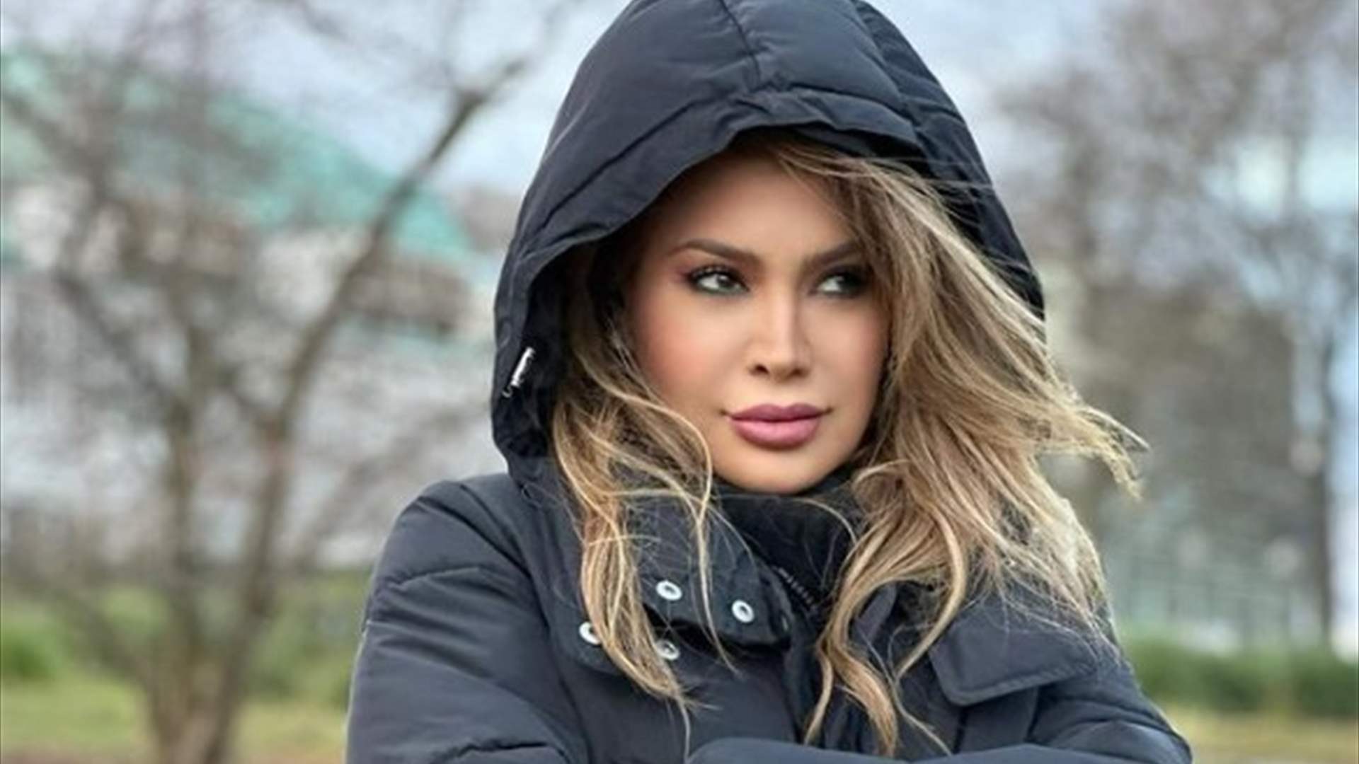 نوال الزغبي تعود إلى اللون الرومانسي... إليكم الصورة الأولى من الحملة الترويجيّة لـ"بحكي عنك"