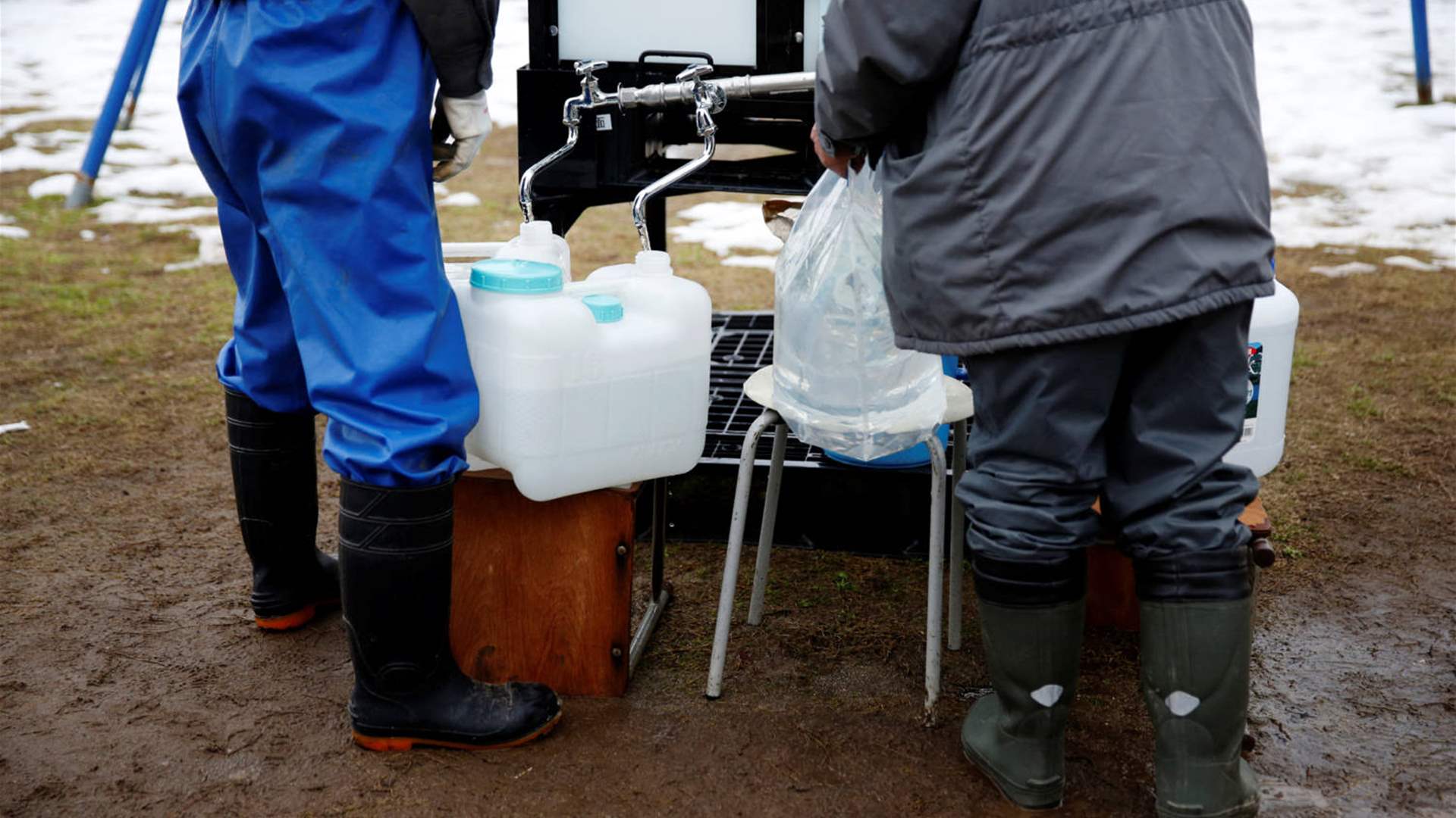 Japan earthquake survivors battle unsanitary conditions with no running water