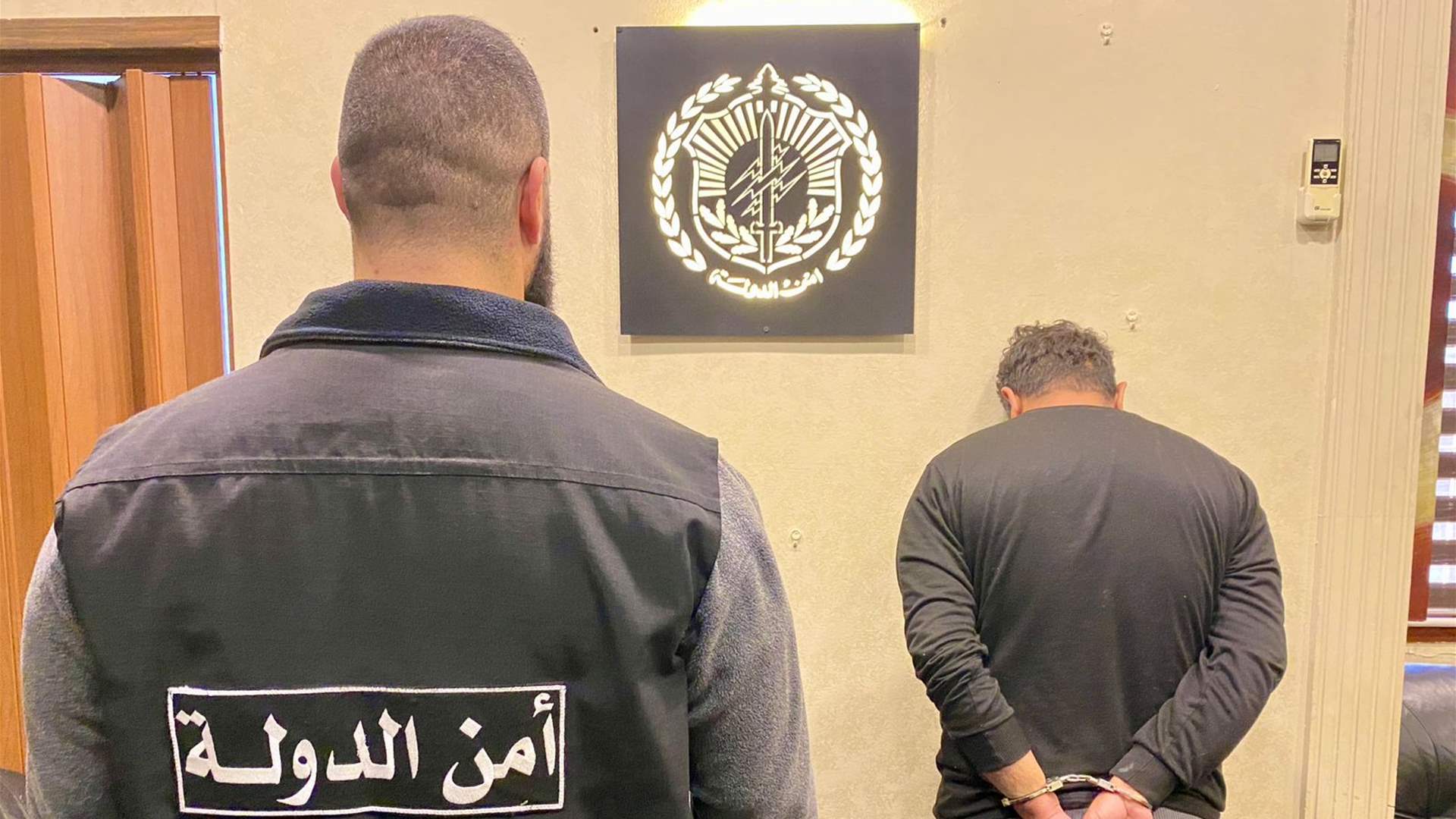 أمن الدولة في الجنوب توقف سوريًا يبتز الناس
