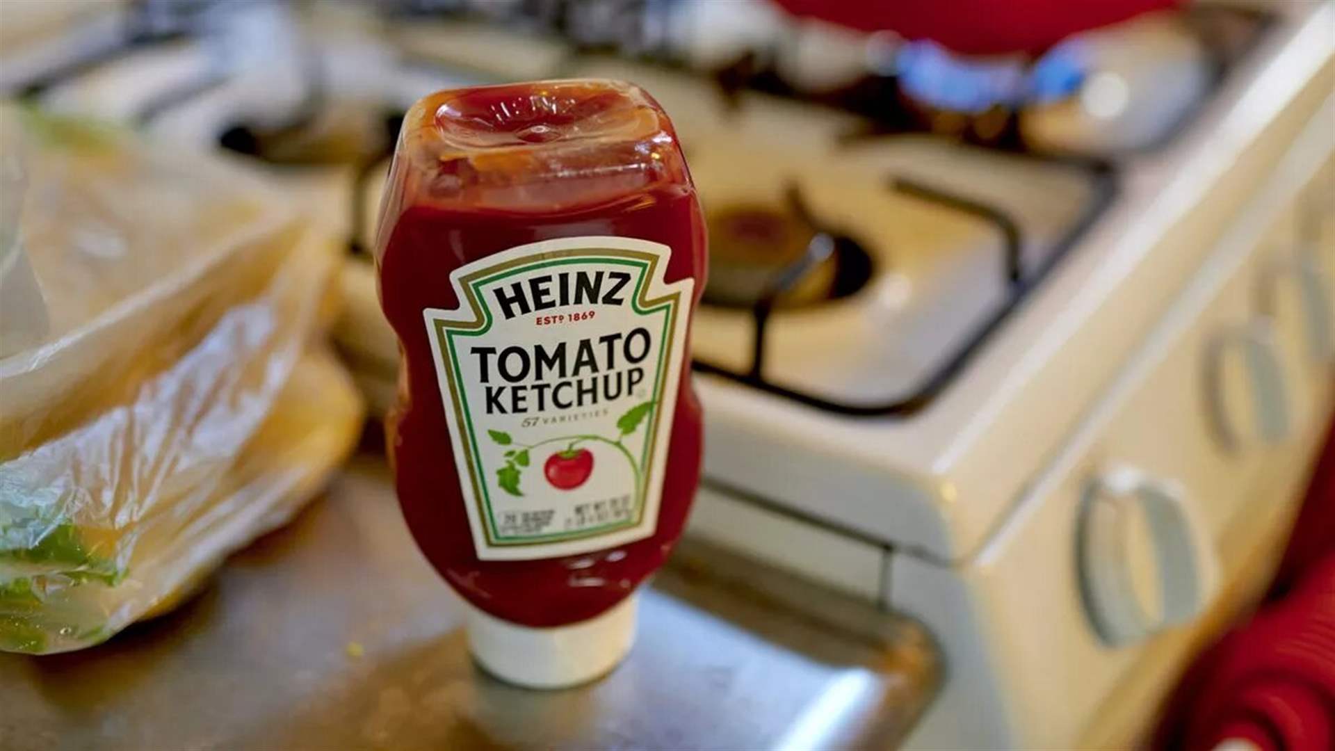 حان الوقت لاختبار مدى قوة علاقتك بحبيبك حقًا... من خلال الكاتشاب! (فيديو)