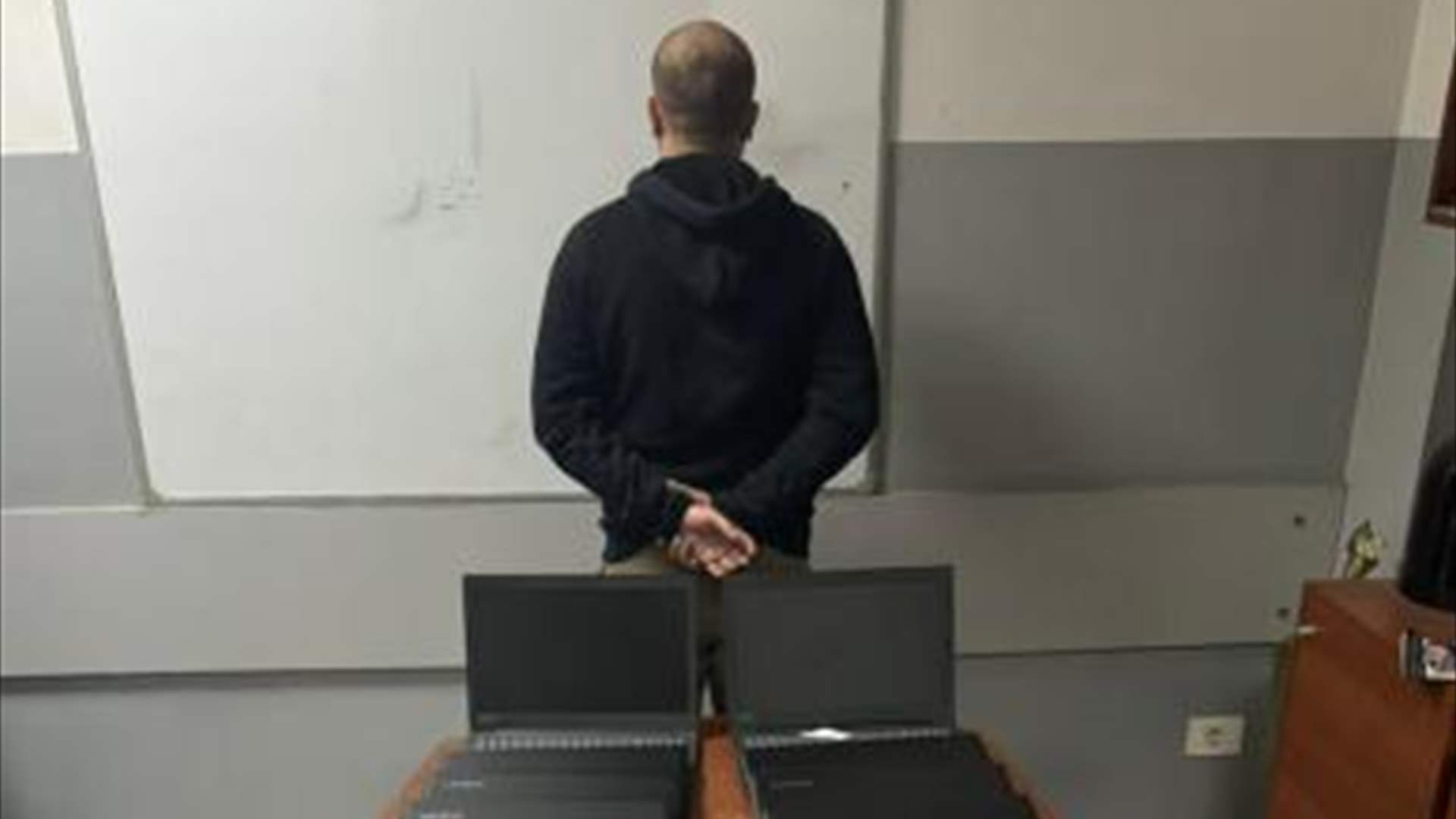 فصيلة رأس بيروت تُلقي القبض على سارق حواسيب من إحدى الجامعات
