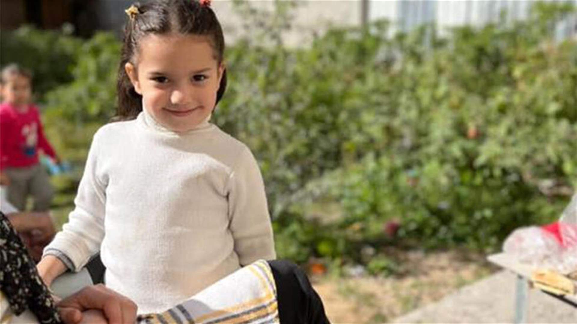 "سمعنا صوت الباب يُفتح ثم فُقد الاتصال"... هند الصغيرة اختفت مع مسعفيها إثر نيران إسرائيلية: هي قطعة من قلبي ولكن!