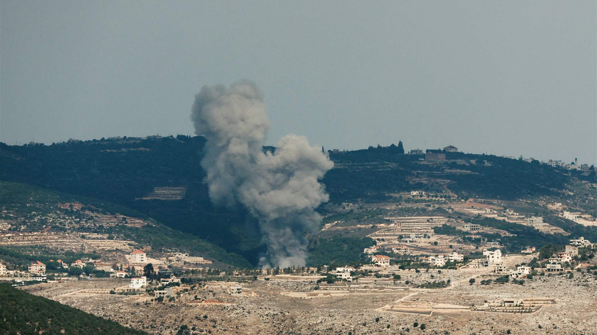 Israeli airstrike targets a car in Nabatieh 