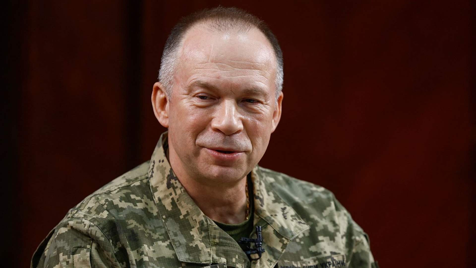 New Ukrainian army commander tours hotspots on eastern front: situation described as 'highly complex and tense.'