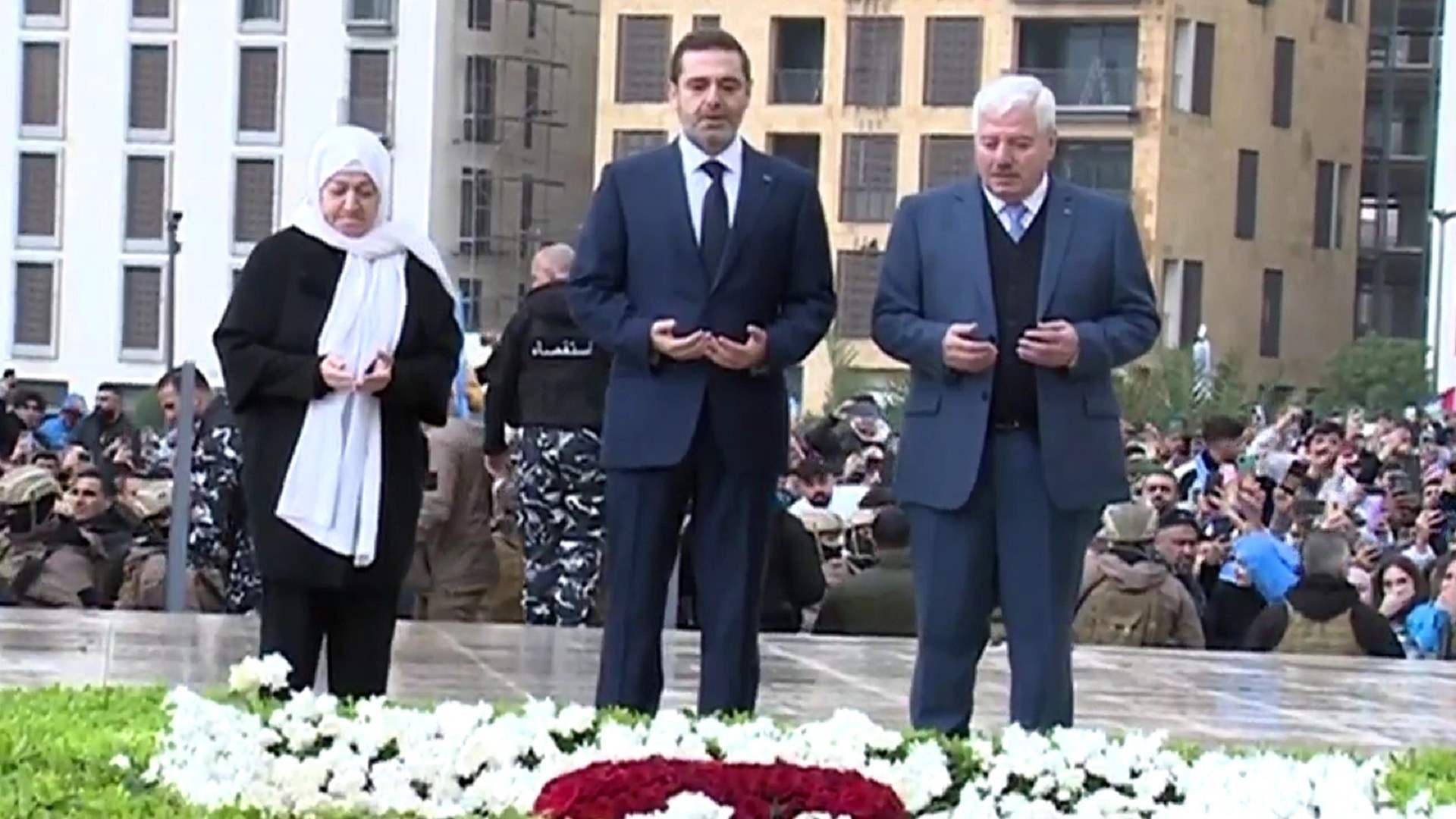 Saad Hariri joins Future Movement supporters at father&#39;s grave