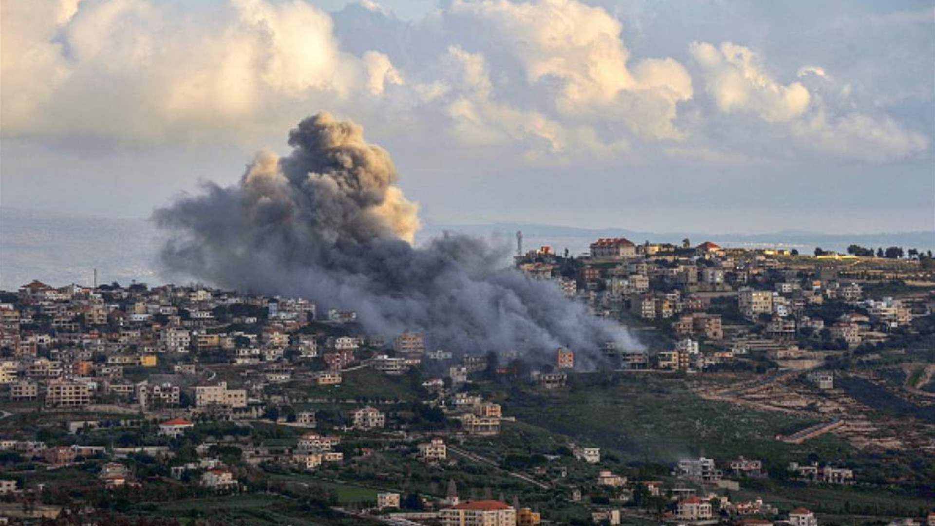 Escalation in southern Lebanon: Airstrike hits three-story building in Aadchit