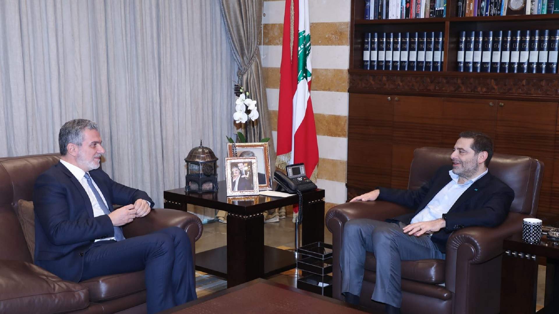 أربعة وزراء زاروا الحريري 