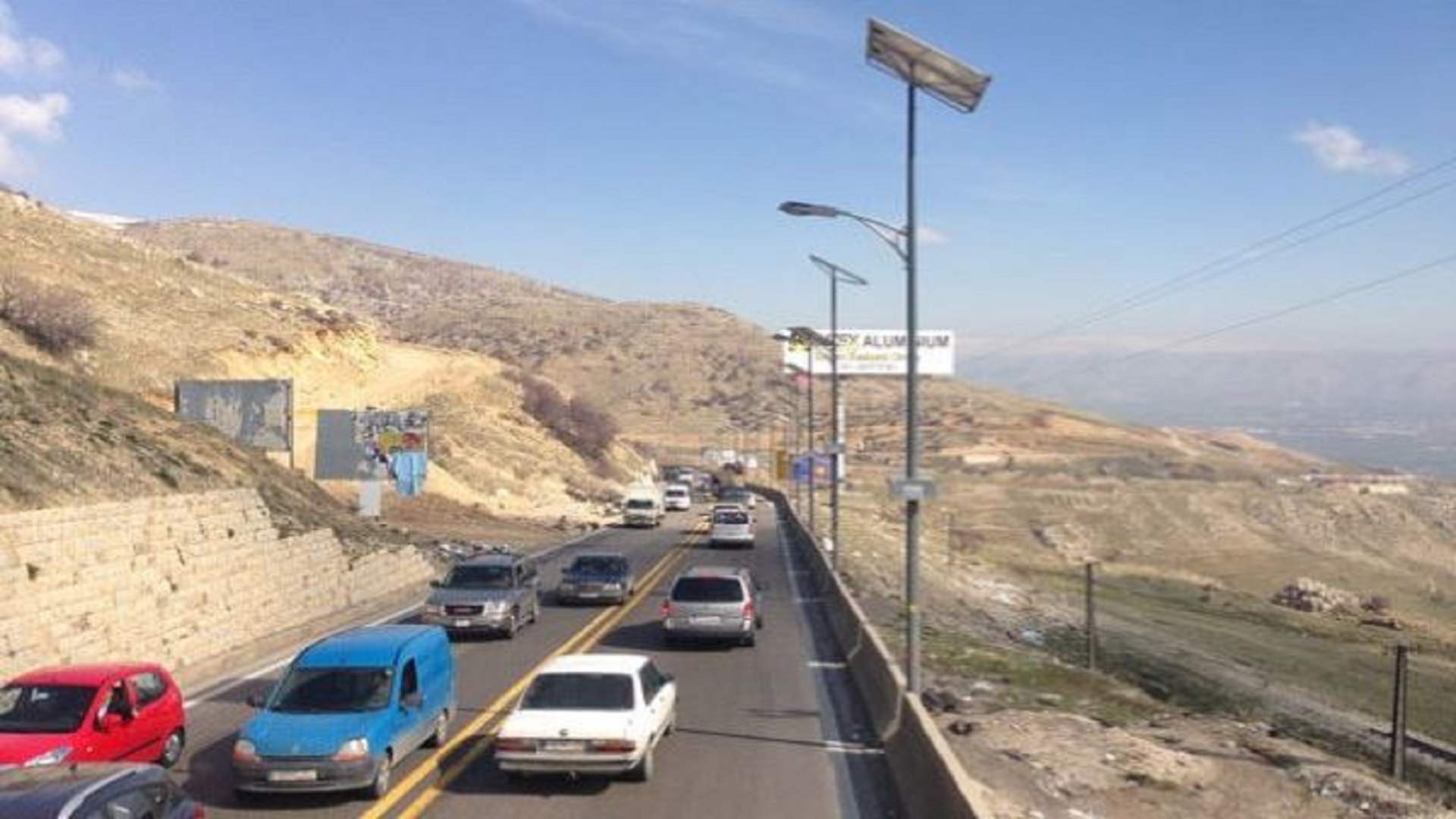 تعديل توقيت السير للشاحنات على طريق ضهر البيدر بدءا من فجر يوم غد الجمعة