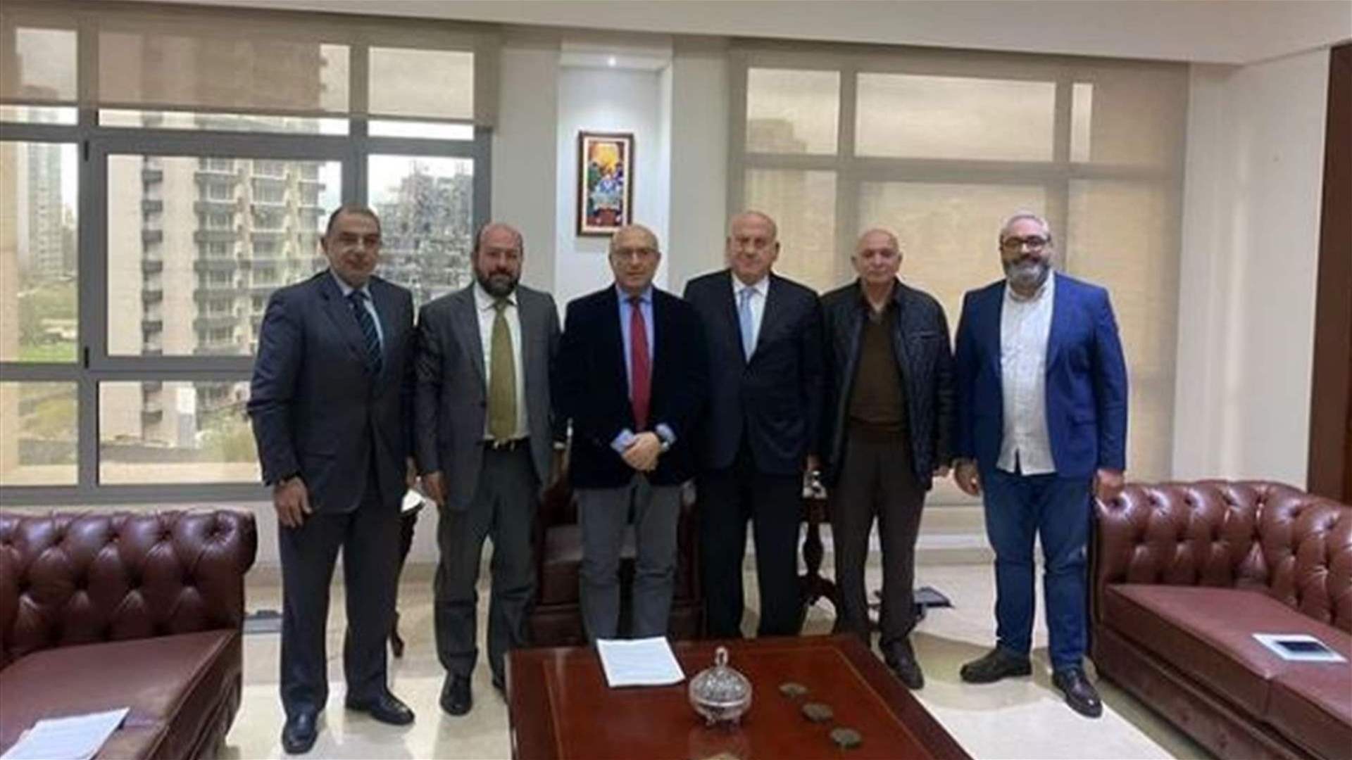 لقاء بين بخاش ووفد من اللجنة الطبية والاجتماعية في منتدى حوار بيروت... وهذا ما تم التداول فيه 
