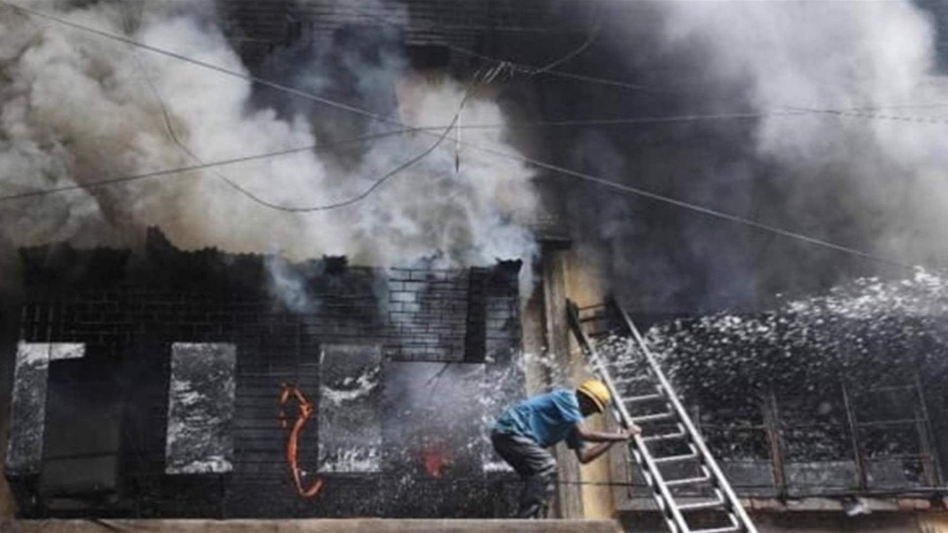 عشرة قتلى بحريق في مصنع للألعاب النارية في جنوب الهند 