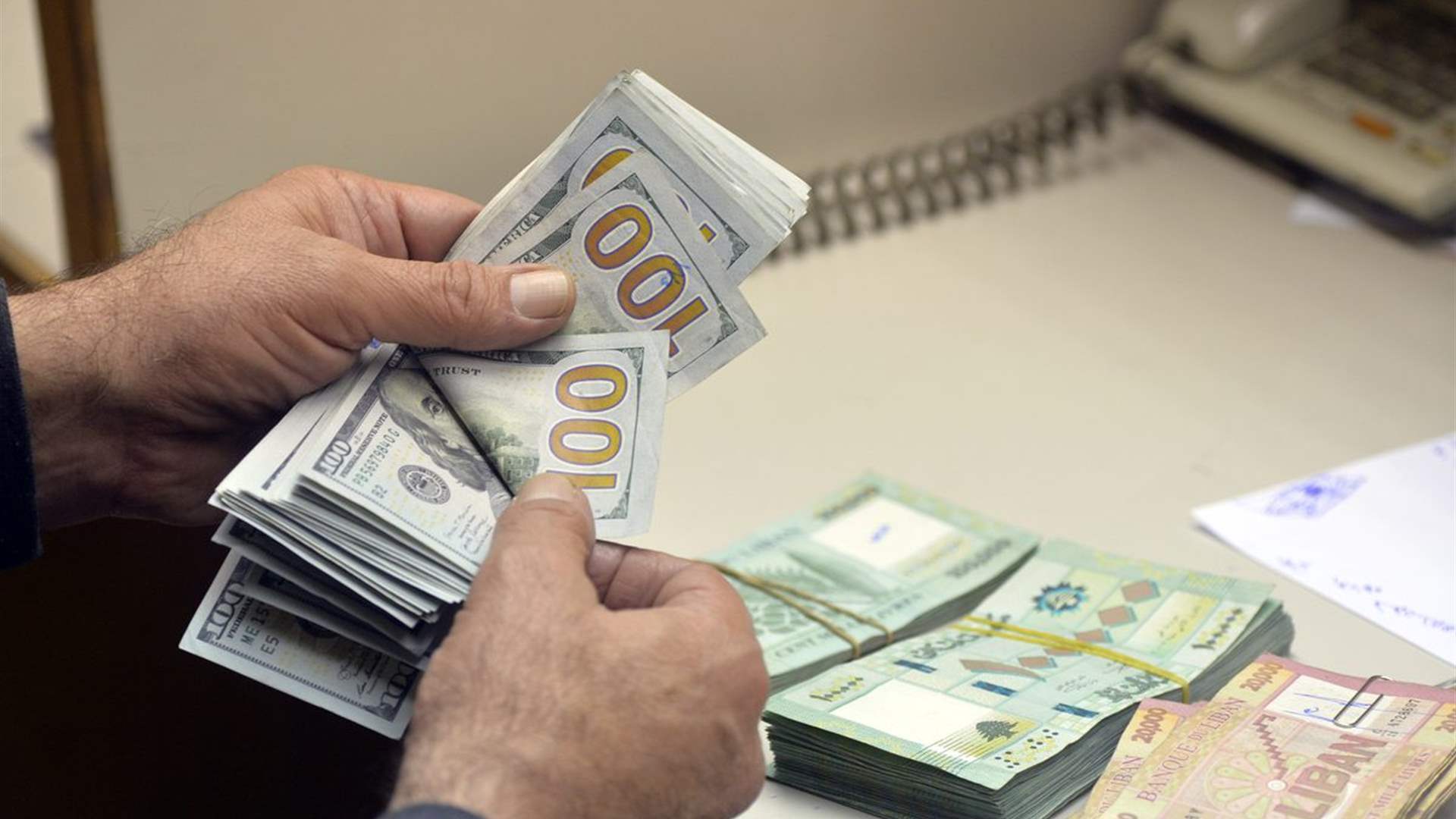 LBCI&#39;s sources: A move to set the banking dollar rate at LBP 25,000 per dollar