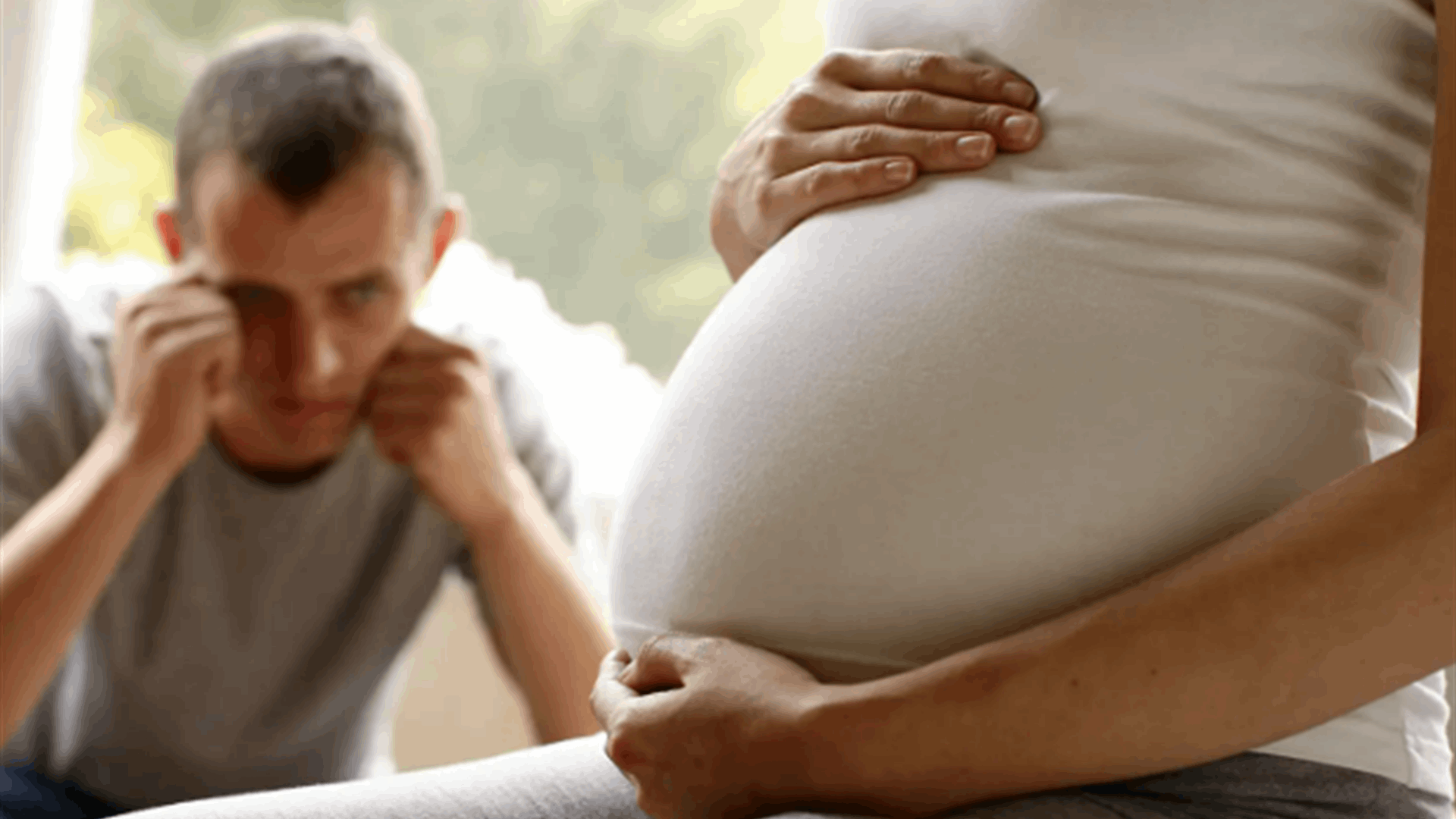 أراد مساعدة زوجته على الحمل... فجمع حيواناته المنوية مع والده وهذا ما حصل!