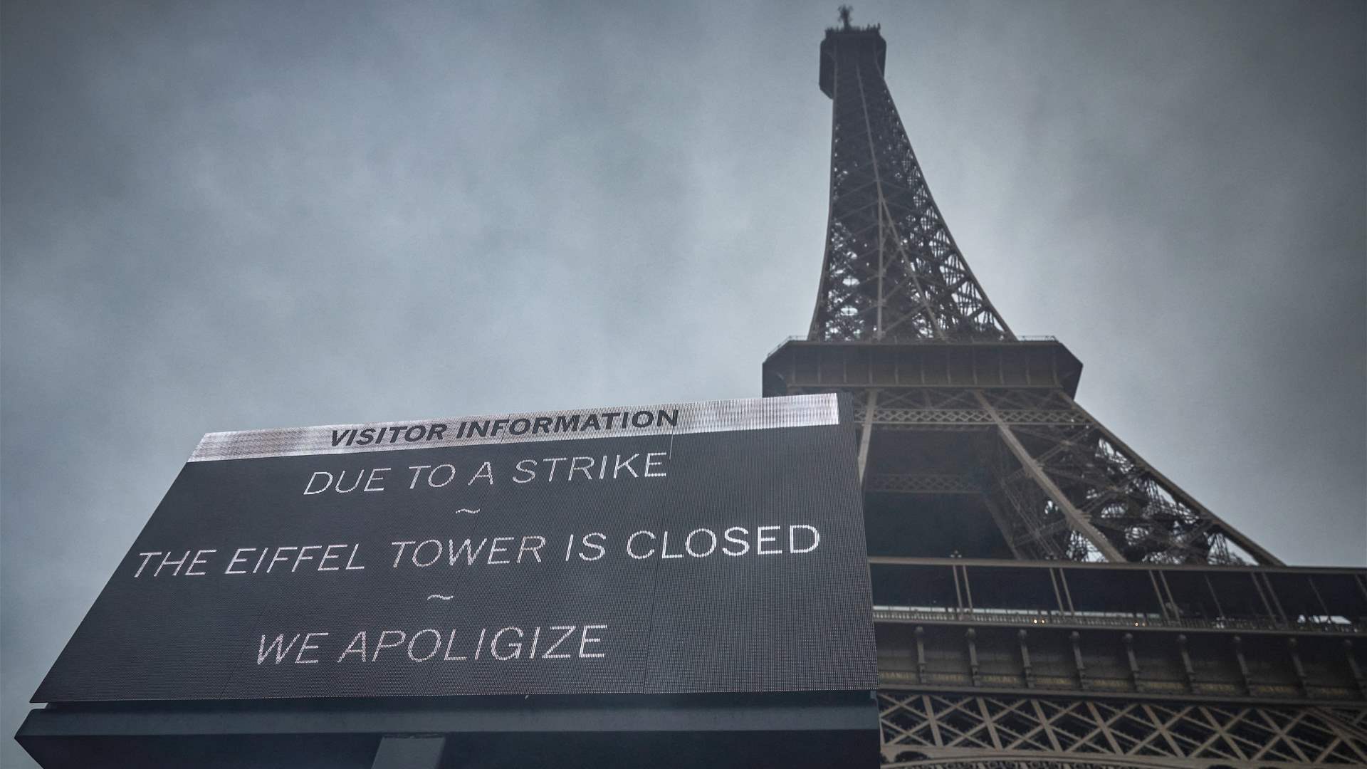 اغلاق برج ايفل اعتبارا من الاثنين بسبب اضراب الموظفين