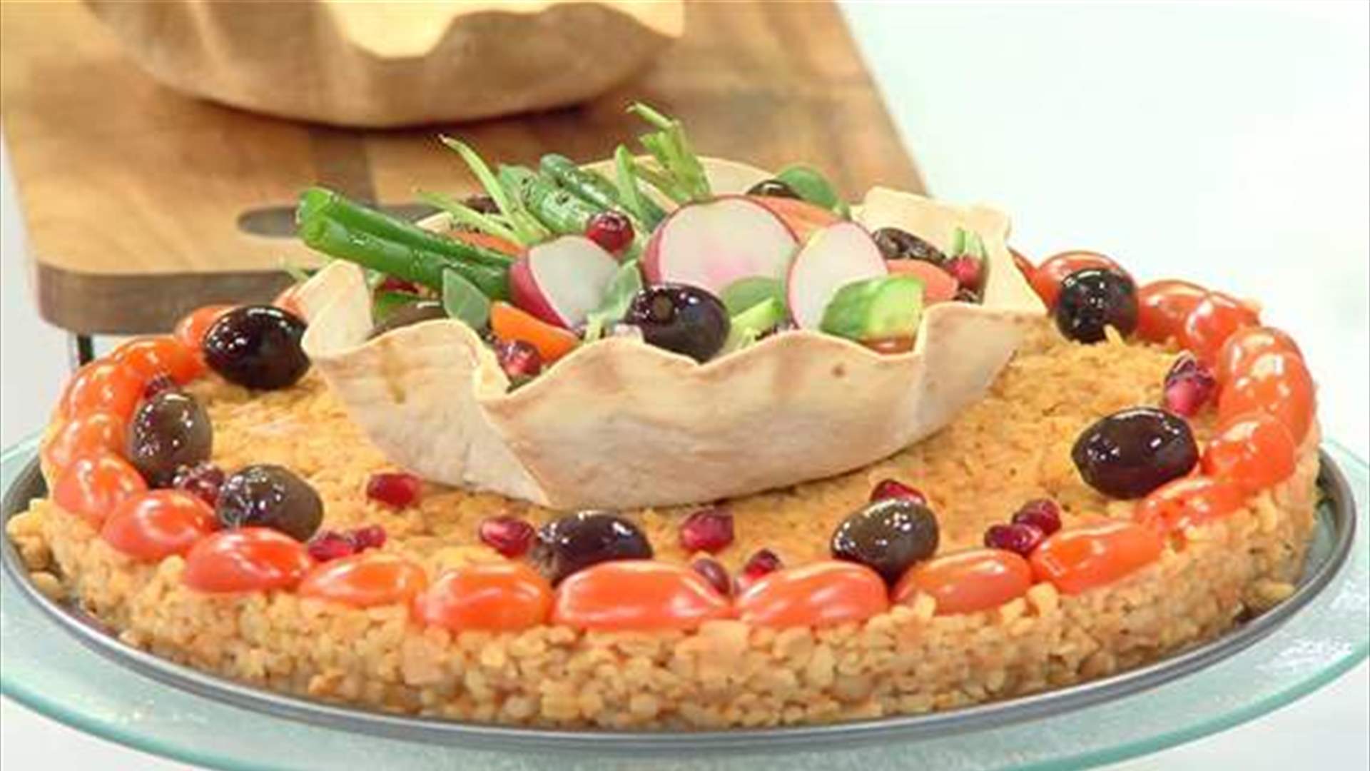 طبق البرغل على بندورة وسلطة البرغل على بندورة... وصفتان شهيتان في زمن الصوم (فيديو)
