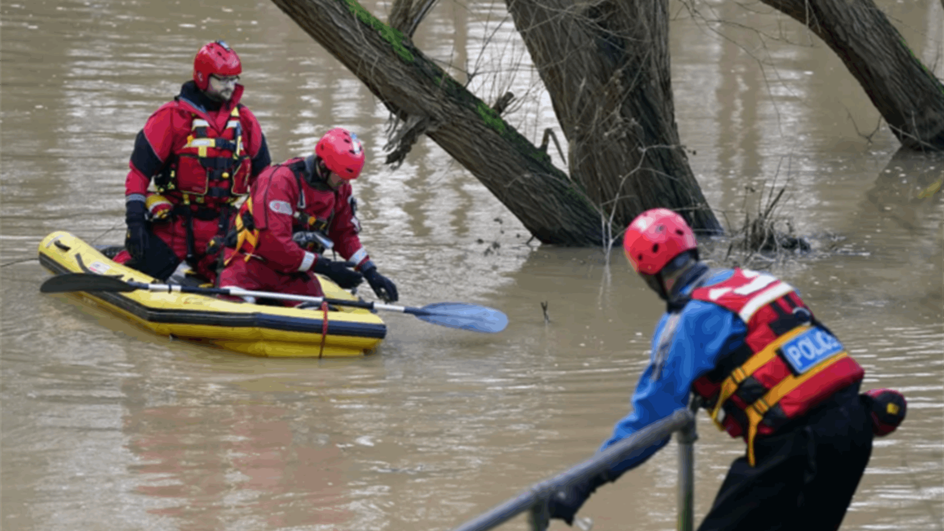 مشهد يفطر القلوب... طفل سقط في نهر خلال نزهة مع عائلته في بريطانيا: وهذا ما كشفته السلطات (فيديو)