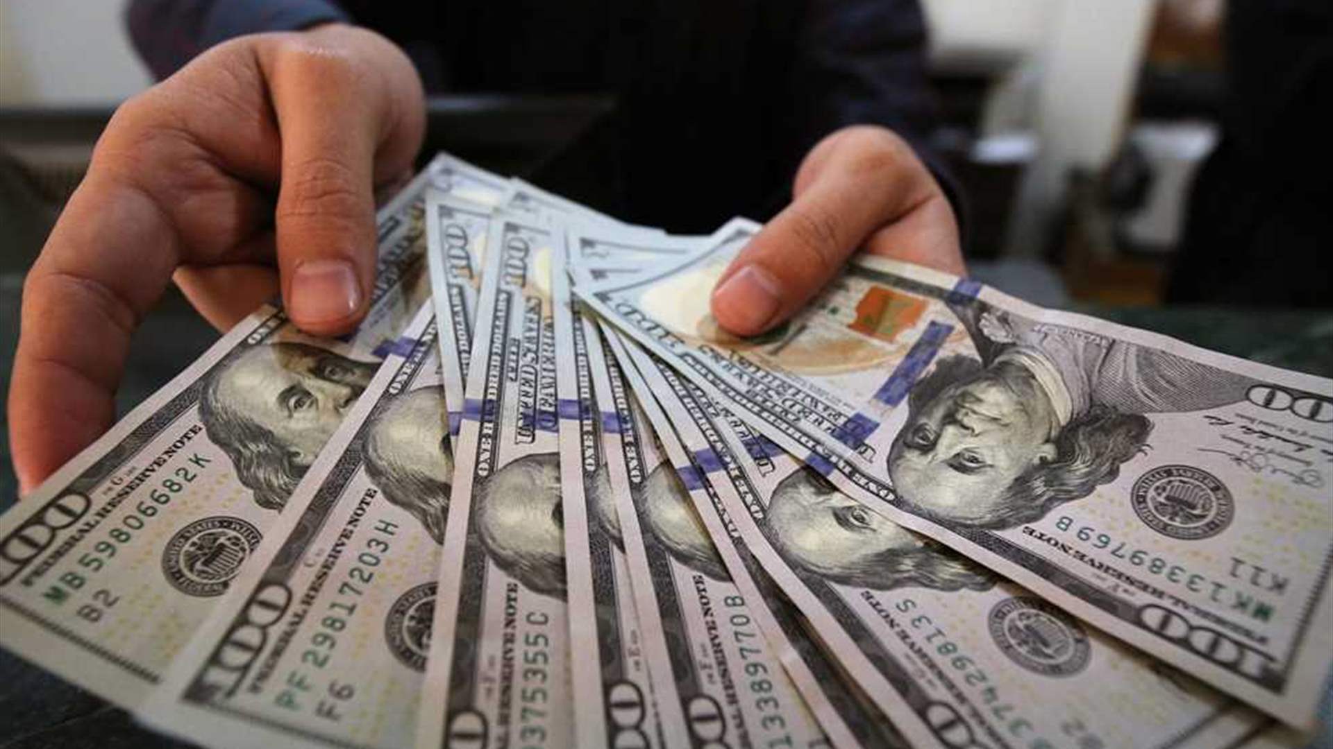 Sources to Al-Joumhouria: Political decision determines banks&#39; exchange rate