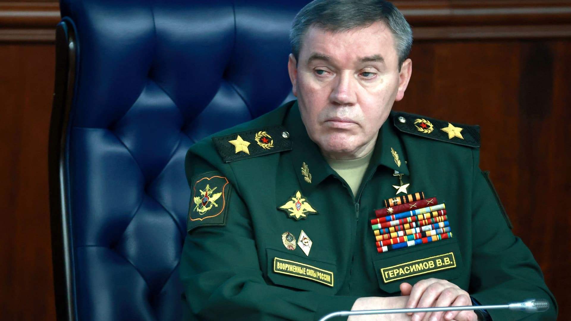 Russia&#39;s top general visits troops in Ukraine to discuss next steps