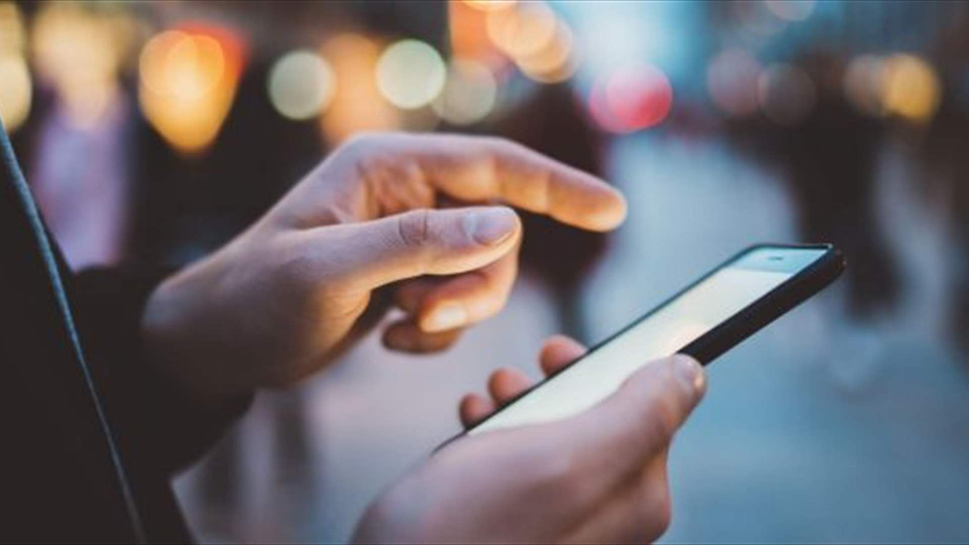 الخبراء يحذّرون من الضوء المنبعث من الهواتف الذكية... وما تم اكتشافه خلال الدراسة قد يشكّل ثورة بوجه السكري!
