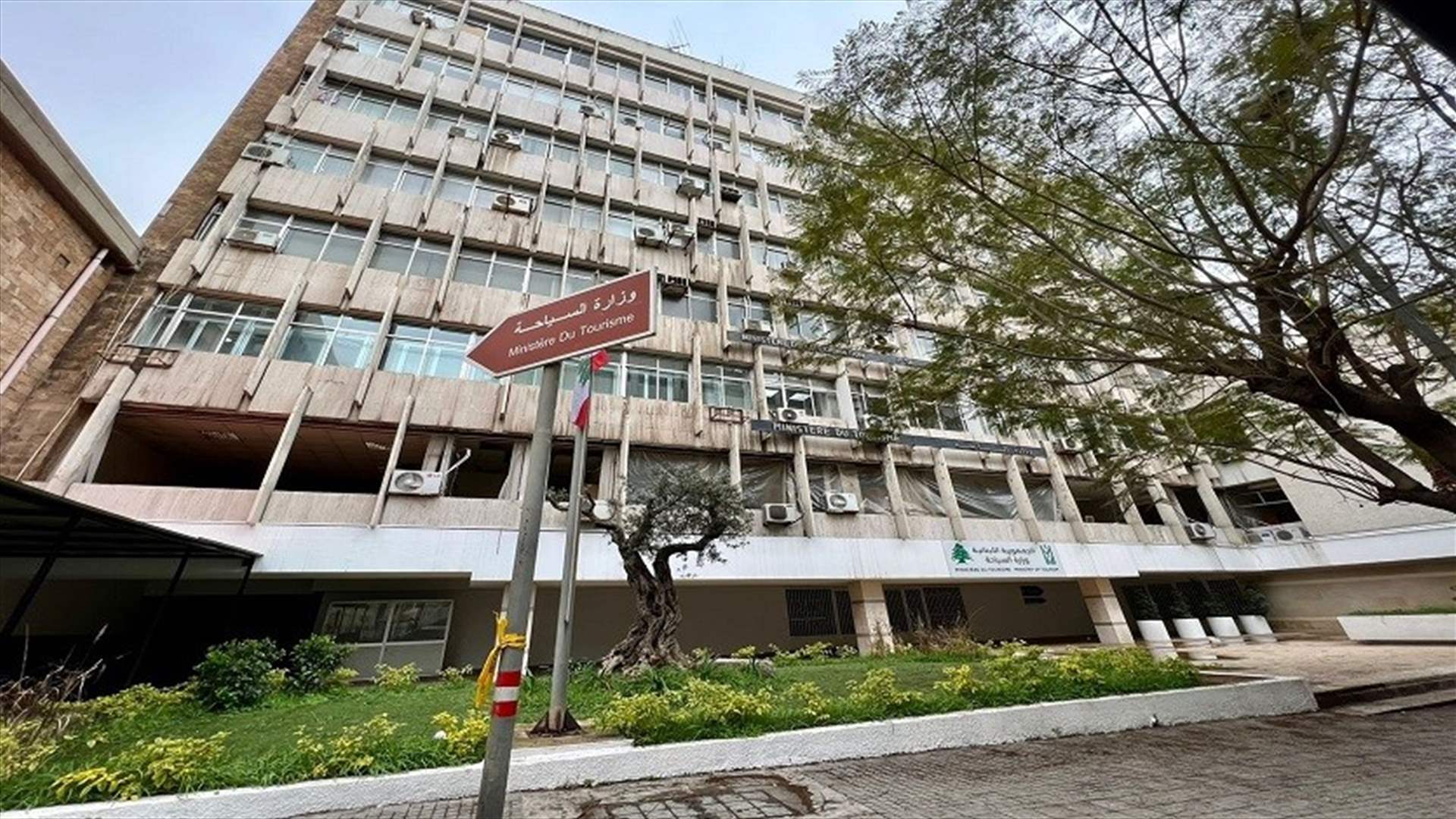 موظفو "السياحة" يعلنون الإضراب
