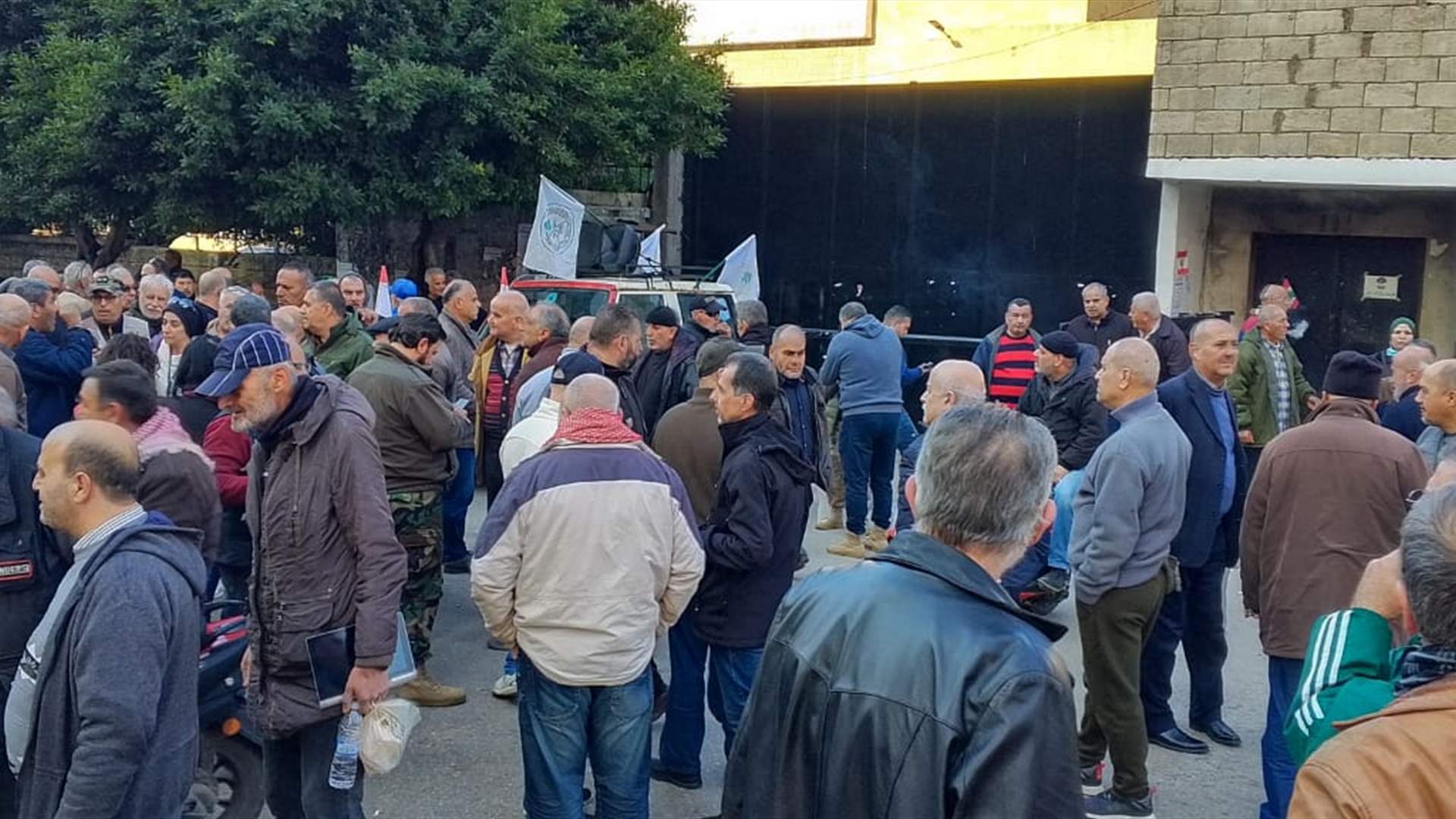 اعتصام للعسكريين المتقاعدين أمام مدخل سريا طرابلس