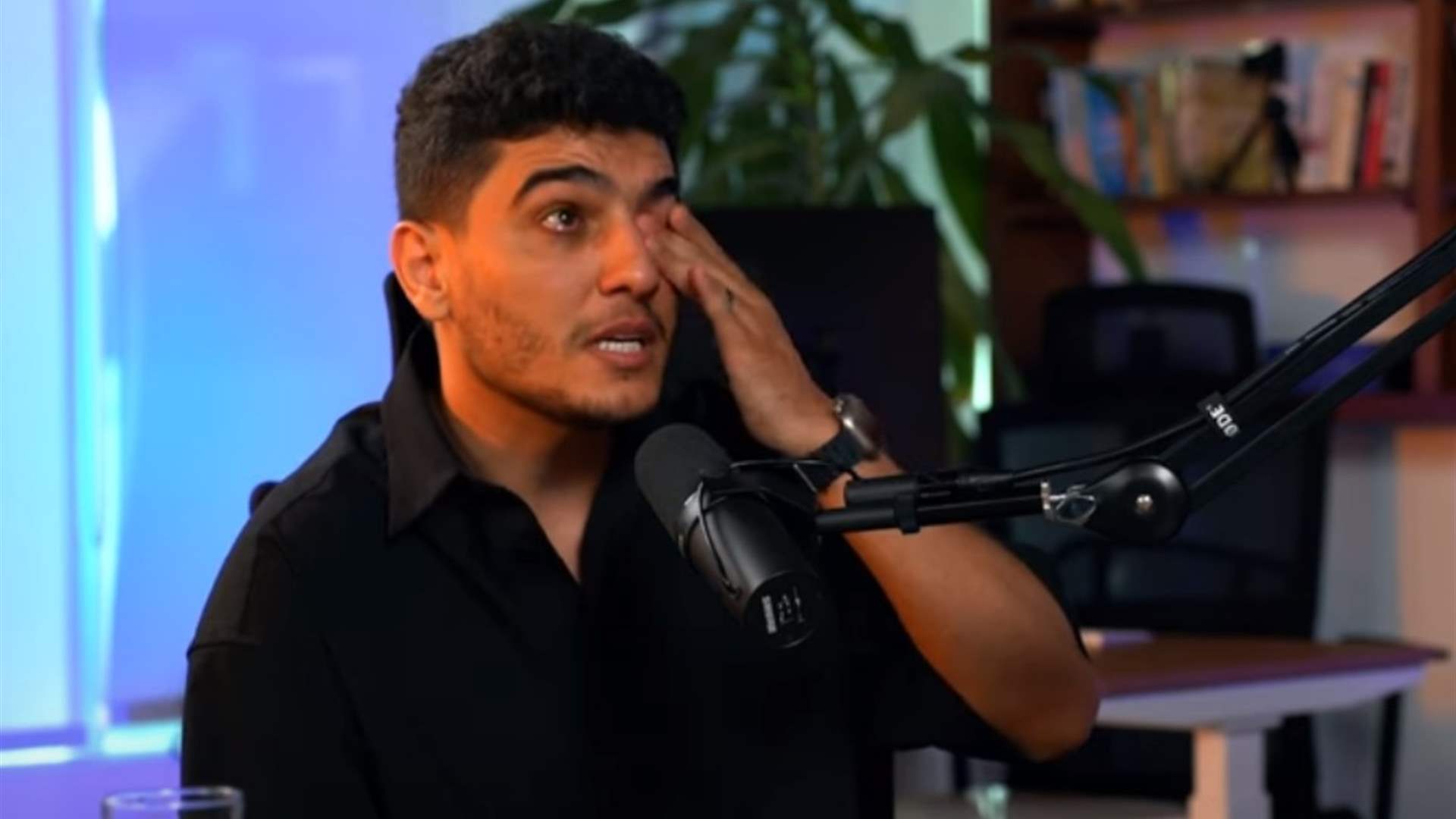 محمد عساف ينهار بالبكاء مباشرةً على الهواء: أنا خجلان! (فيديو)