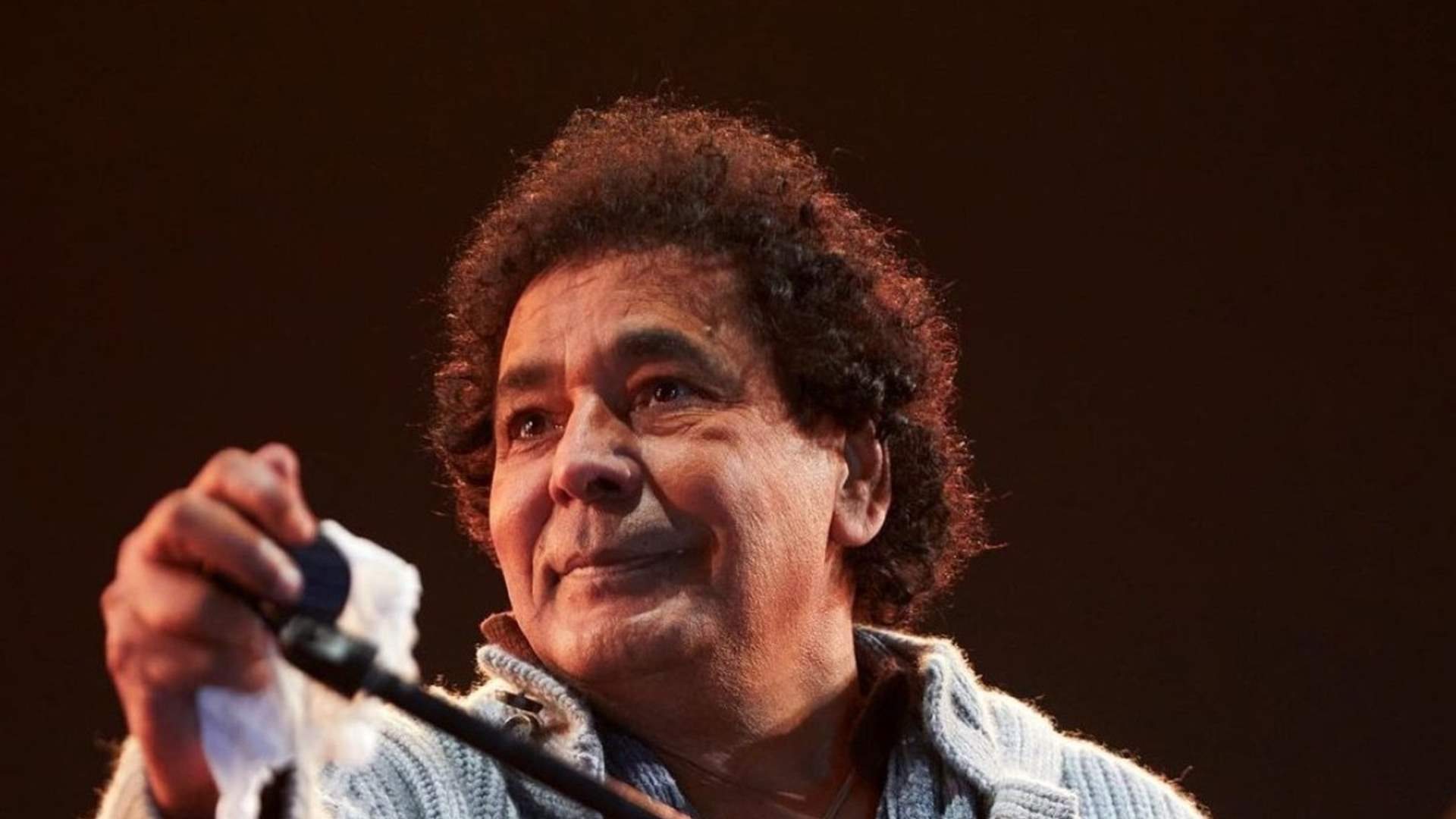 محمد منير سقط في دار الأوبرا المصرية وكسر يده... وزيرة الثقافة تكشف تفاصيل الحادث