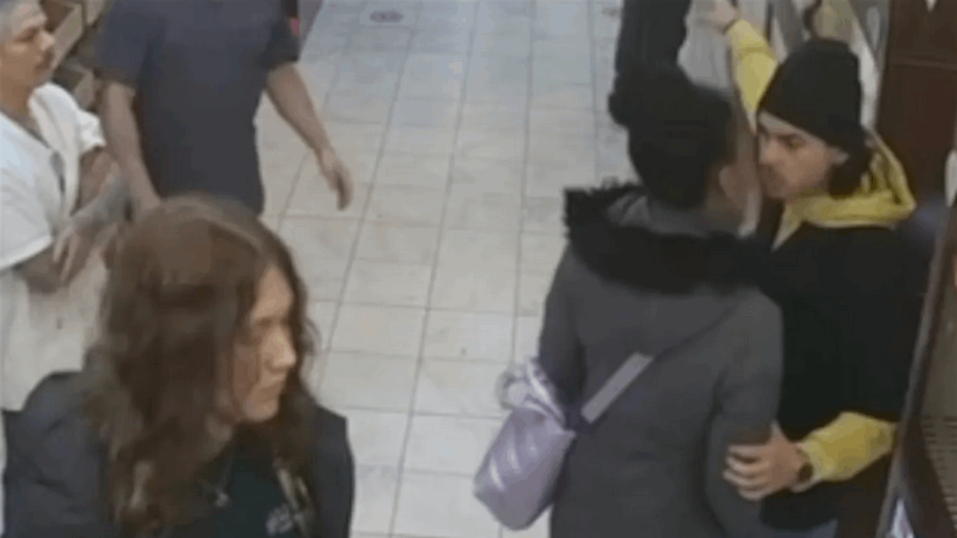 اقتحمت متجراً للكلاب وقامت بأعمال عنيفة... وهذا ما فعلته مع سائحة! (فيديو)