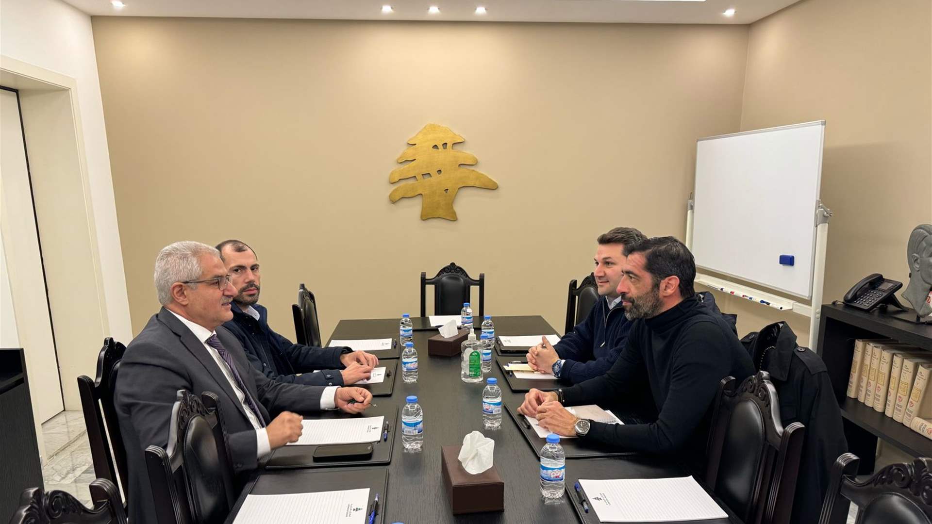 الجمود الرئاسي على طاولة بيت الكتائب في الصيفي 