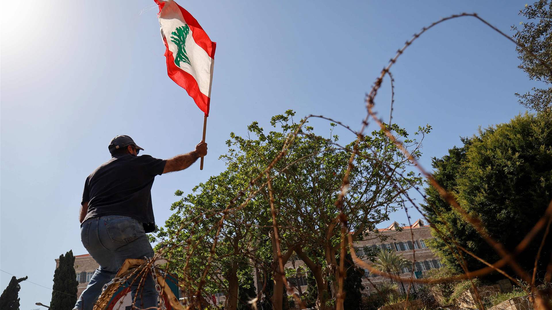 Warning strike: Lebanon&#39;s municipal employees demand equality