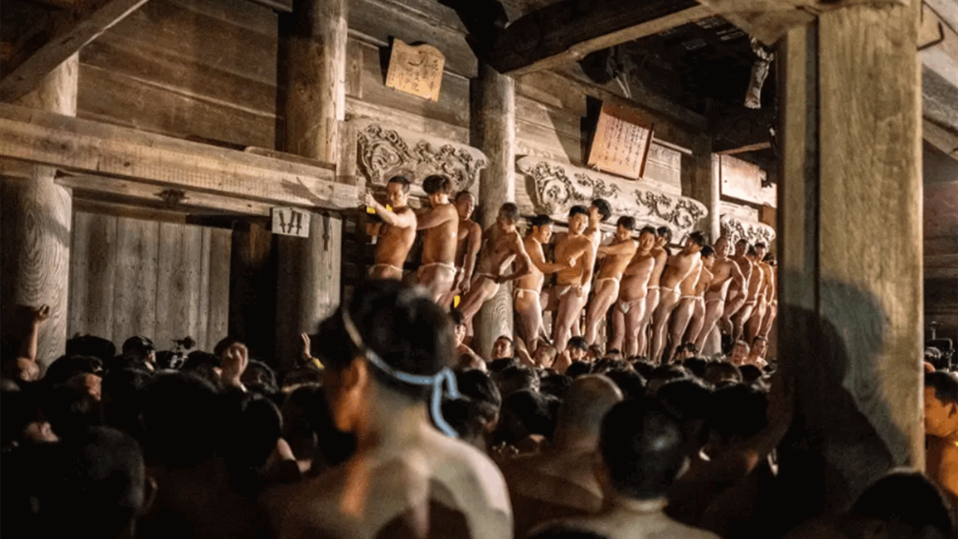 اليابان تودع تقليداً قديماً... &quot;مهرجان الرجل العاري&quot; إلى زوال بعد 1000 عام: ما السبب؟ (فيديو)