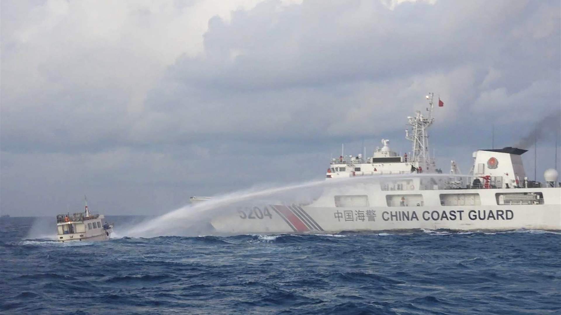 مانيلا تتهم بكين بمحاولة منع سفينة أخرى في بحر الصين الجنوبي