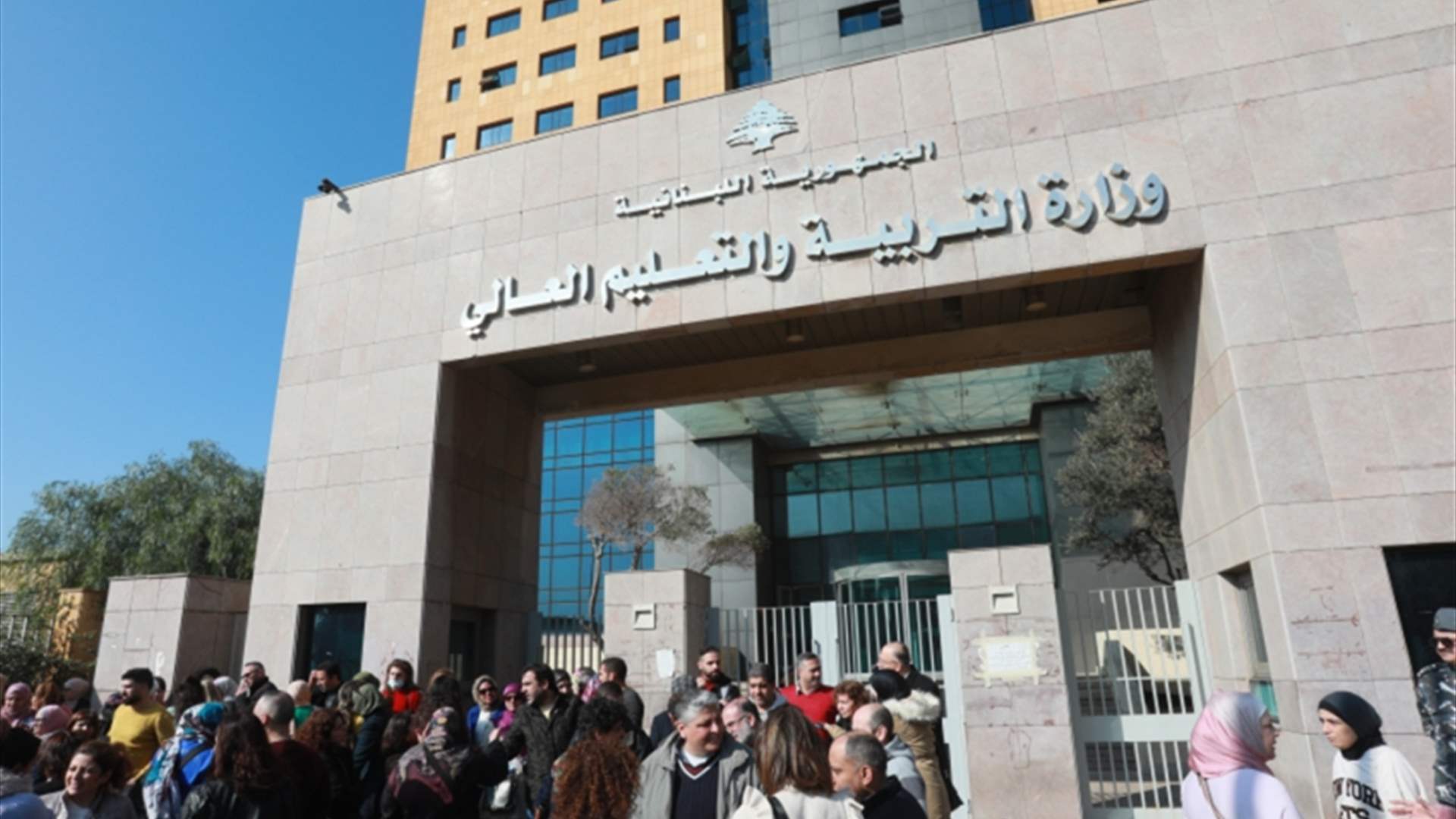 أساتذة وإداريون يقبضون مرتين من "اليونيسف" (الأخبار)