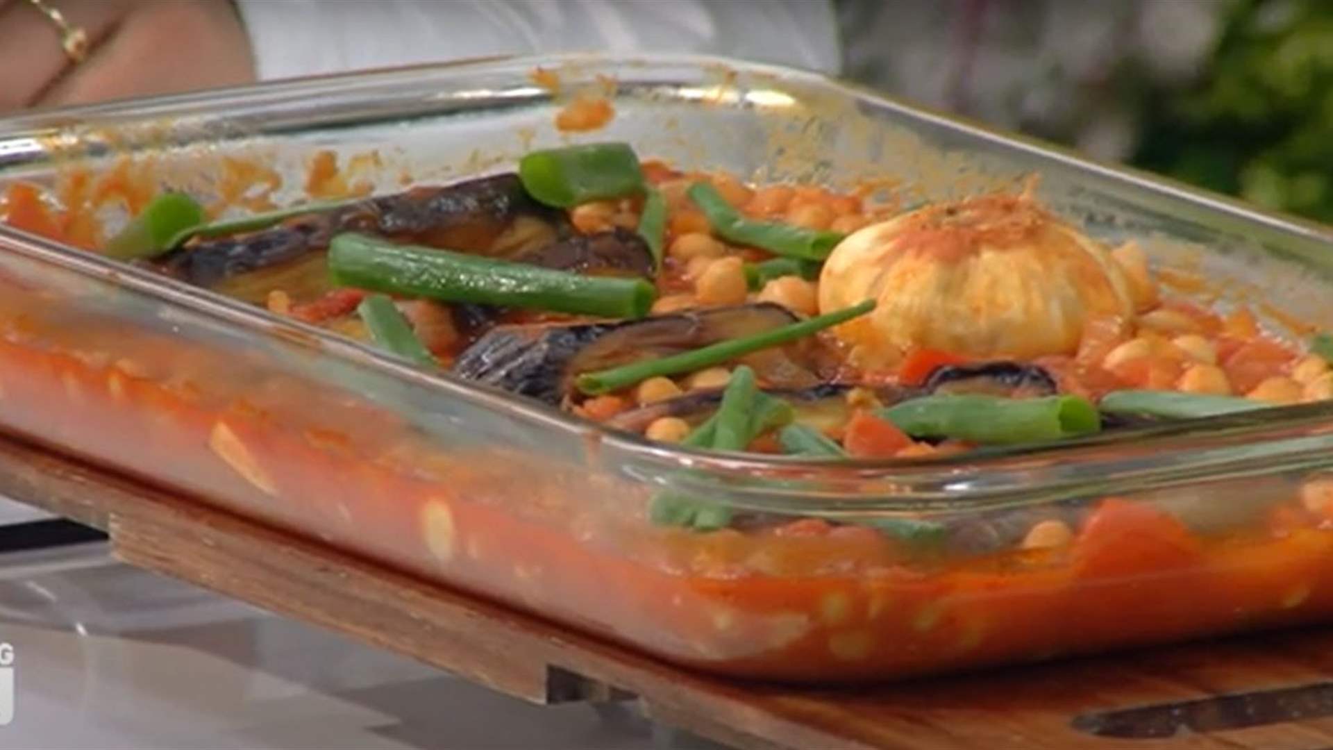 مسقعة الباذنجان بالأرز... وصفة لذيذة ومميزة مع الشيف فادي زغيب (فيديو)