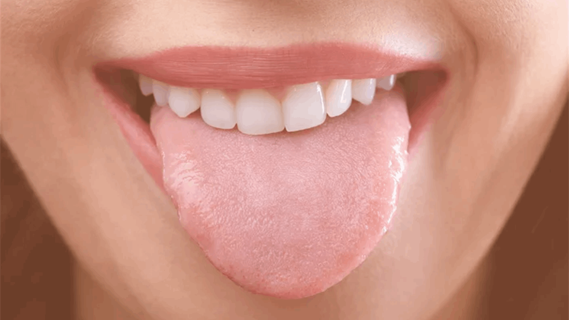 أميركية تدخل موسوعة غينيس... فازت بلقب "أكبر لسان لامرأة في العالم" (فيديو)