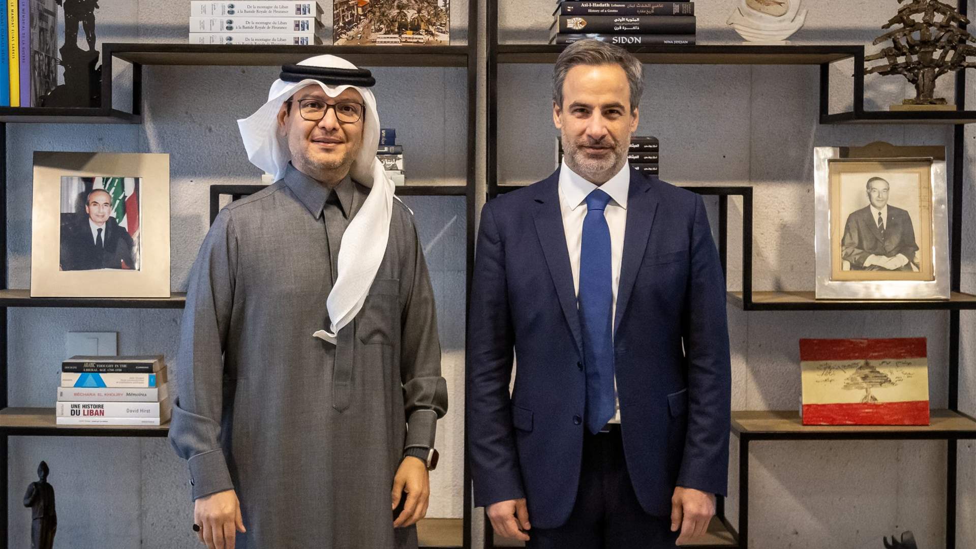 معوض استقبل البخاري: لتطبيق جدي للقرار 1701 ... واستمرار التعطيل نتائجه وخيمة