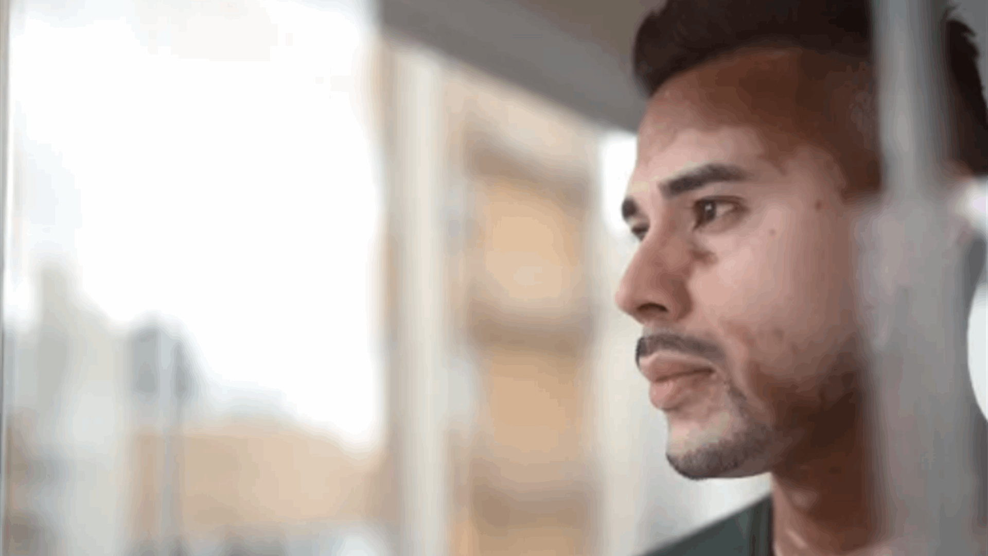شاب يتمنى الارتباط بفتاة ولكنه يواجه مشكلة... ما علاقة بشرته؟