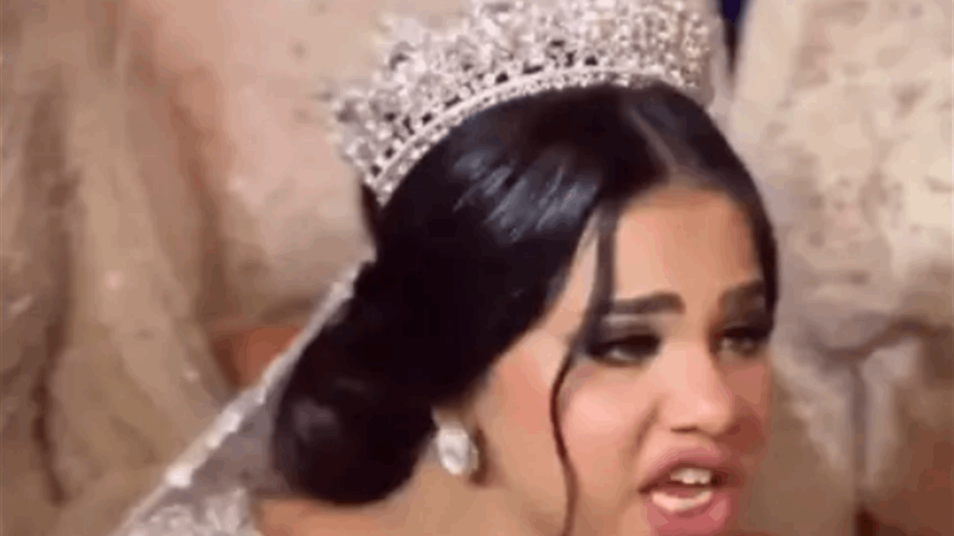 غضبت من المأذون خلال عقد قرآنها وانفجرت غاضبة في وجهه... وهذا ما حصل! (فيديو)