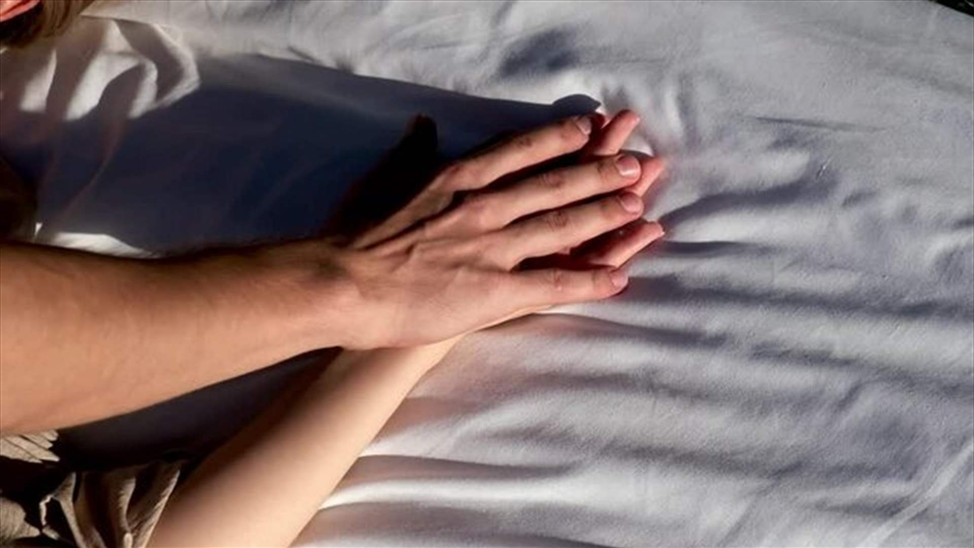 بعد أن ندمت على دخولها في علاقة مع أحد المدربين في عملها... حاول ابتزازها بهذه الطريقة!