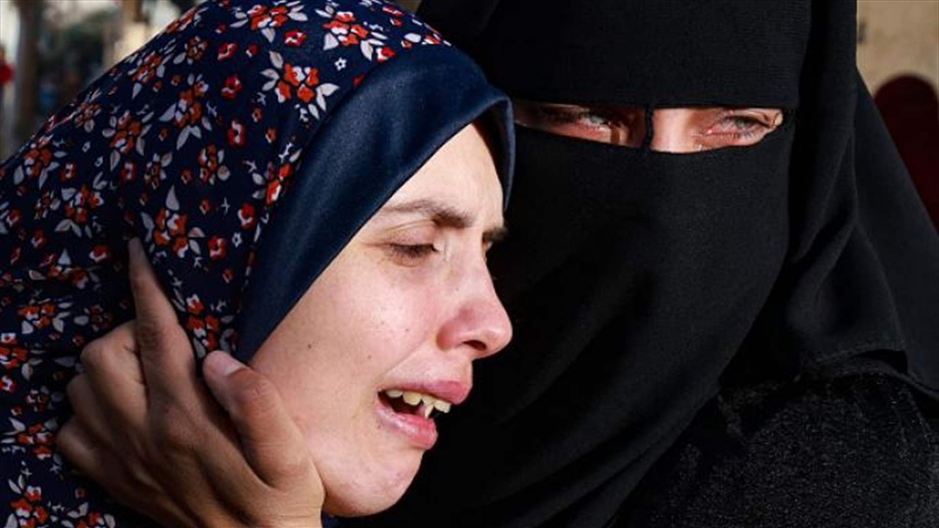 "زرعوا لي 3 أجنة بقي منهم اثنان وها هما ذهبا"... أم في غزة تبكي رضيعيها التوأمين: "من سيقول لي ماما؟"  (فيديو)