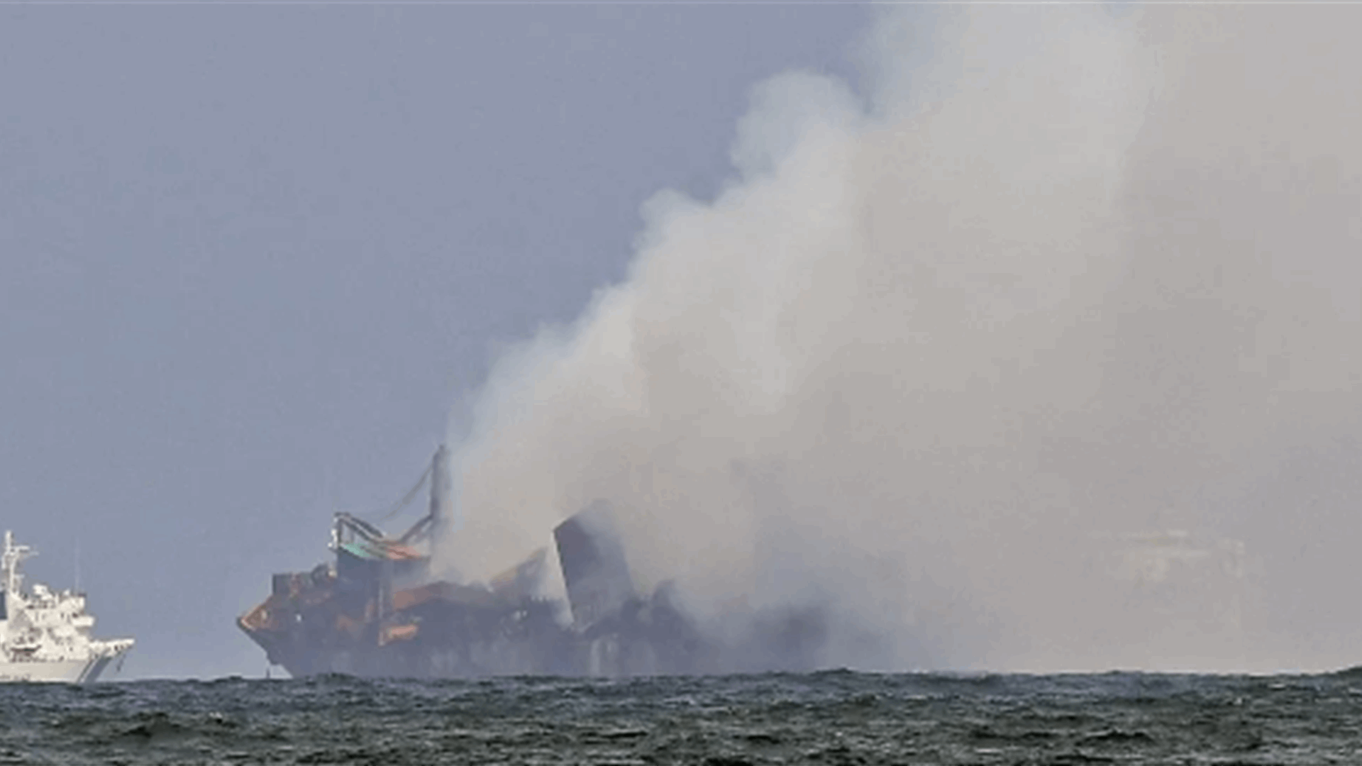 هجوم يستهدف سفينة شحن ترفع علم ليبيريا قبالة السواحل اليمنية