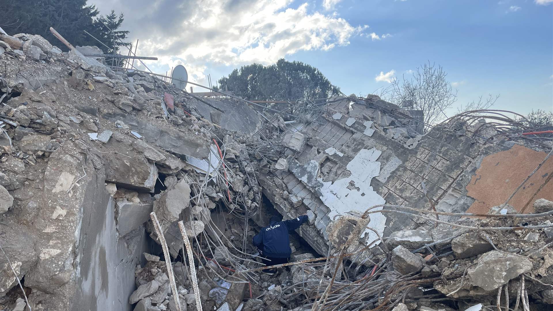 Three civilians killed from one family due to Israeli airstrike in Houla, ongoing search for survivors 