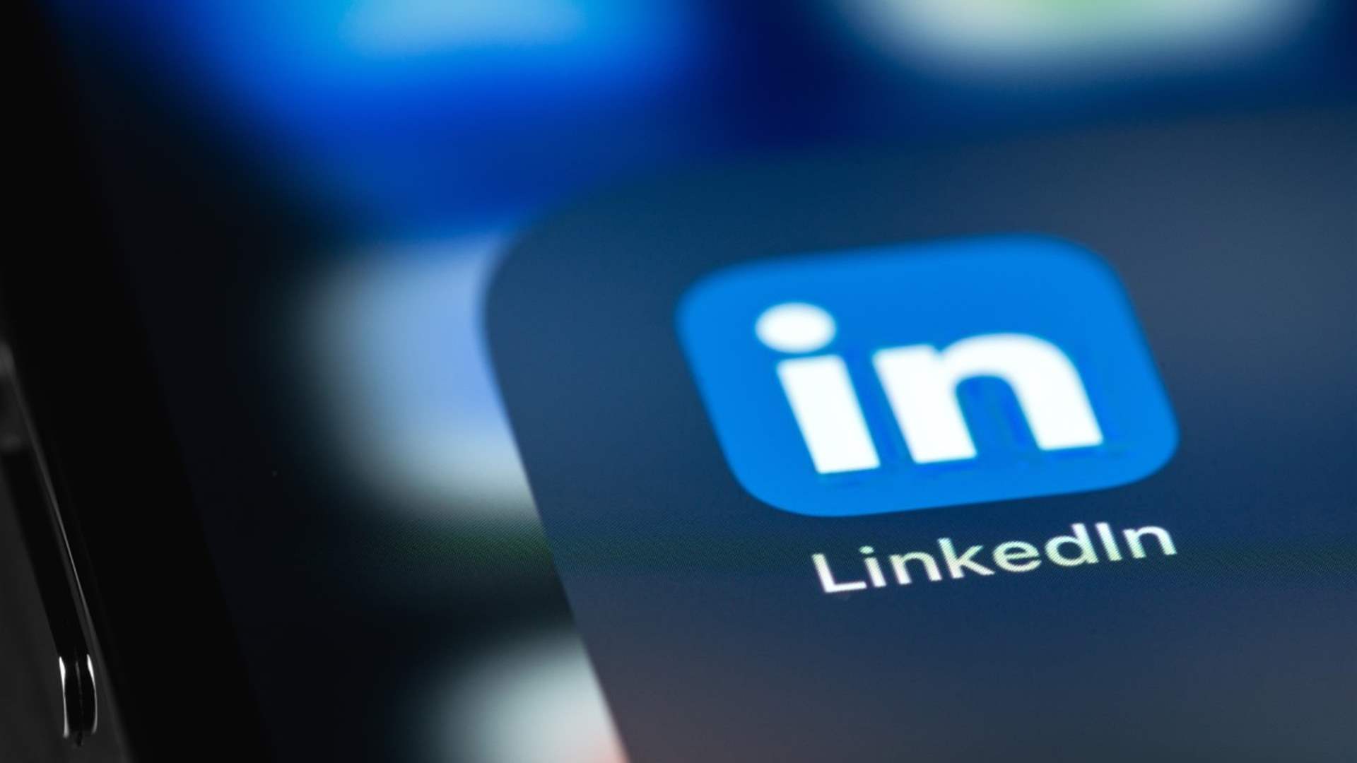  بعد العطل الذي طرأ على فيسبوك وإنستغرام... هذا ما حصل على Linked In!
