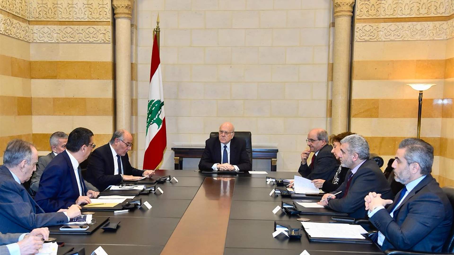 إجتماع لـ"اللجنة الوزارية المكلفة معالجة تداعيات الأزمة المالية على سير المرفق العام"... وهذا ما تم مناقشته